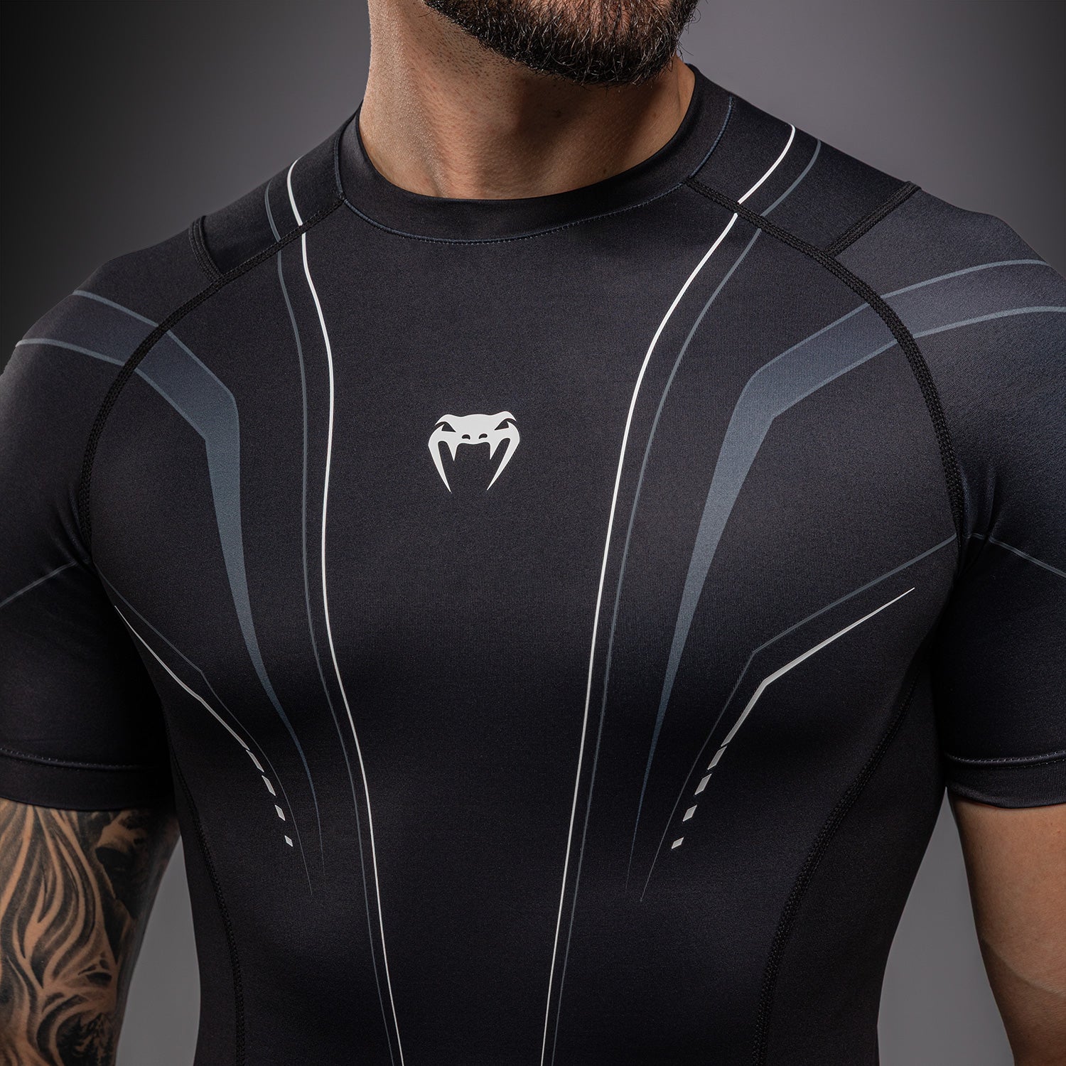 venum-streamline-kurzarm-rashguard-schwarz-wei image 7