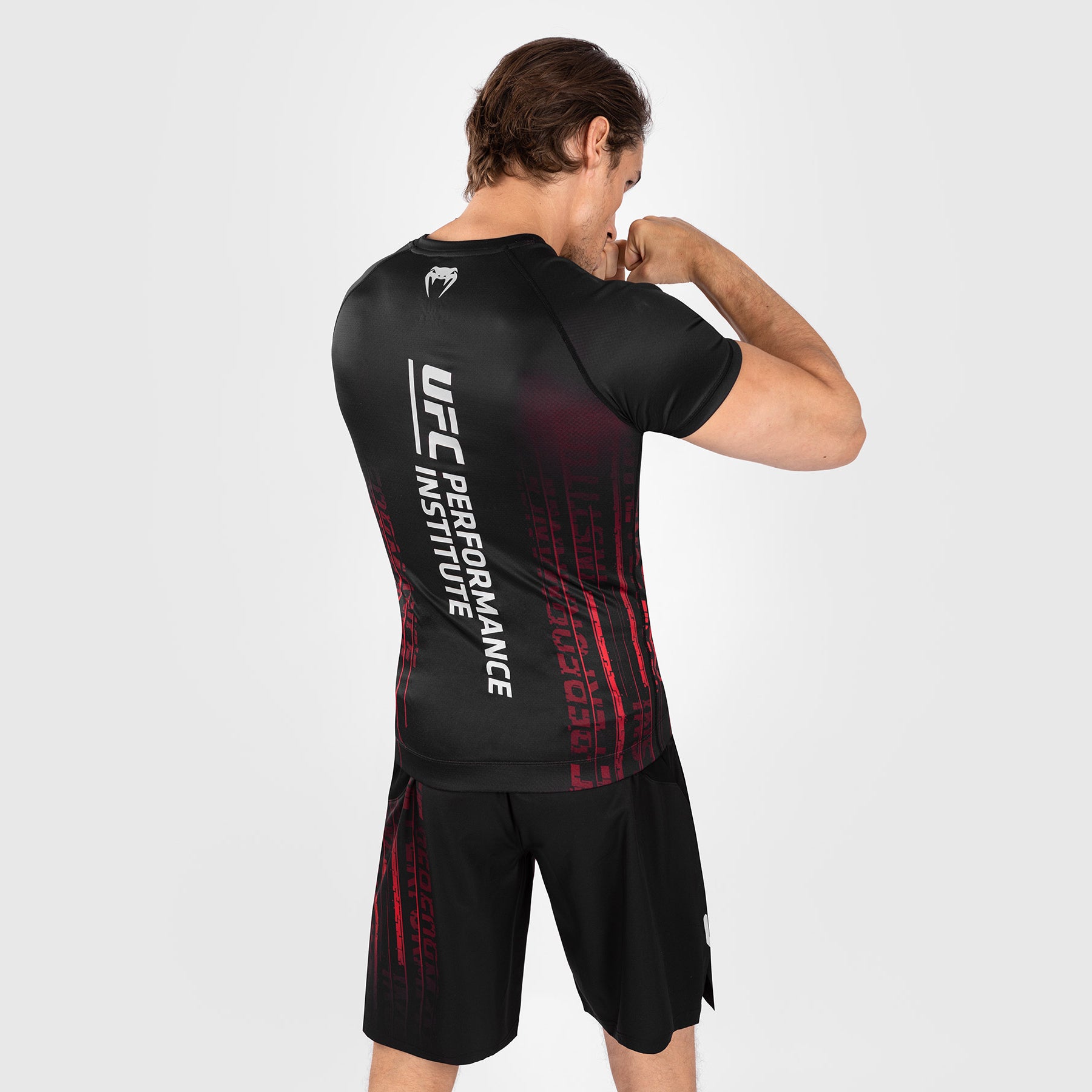 ufc-venum-performance-institute-2-0-kurzarm-rashguard-herren-schwarz-rot image 2