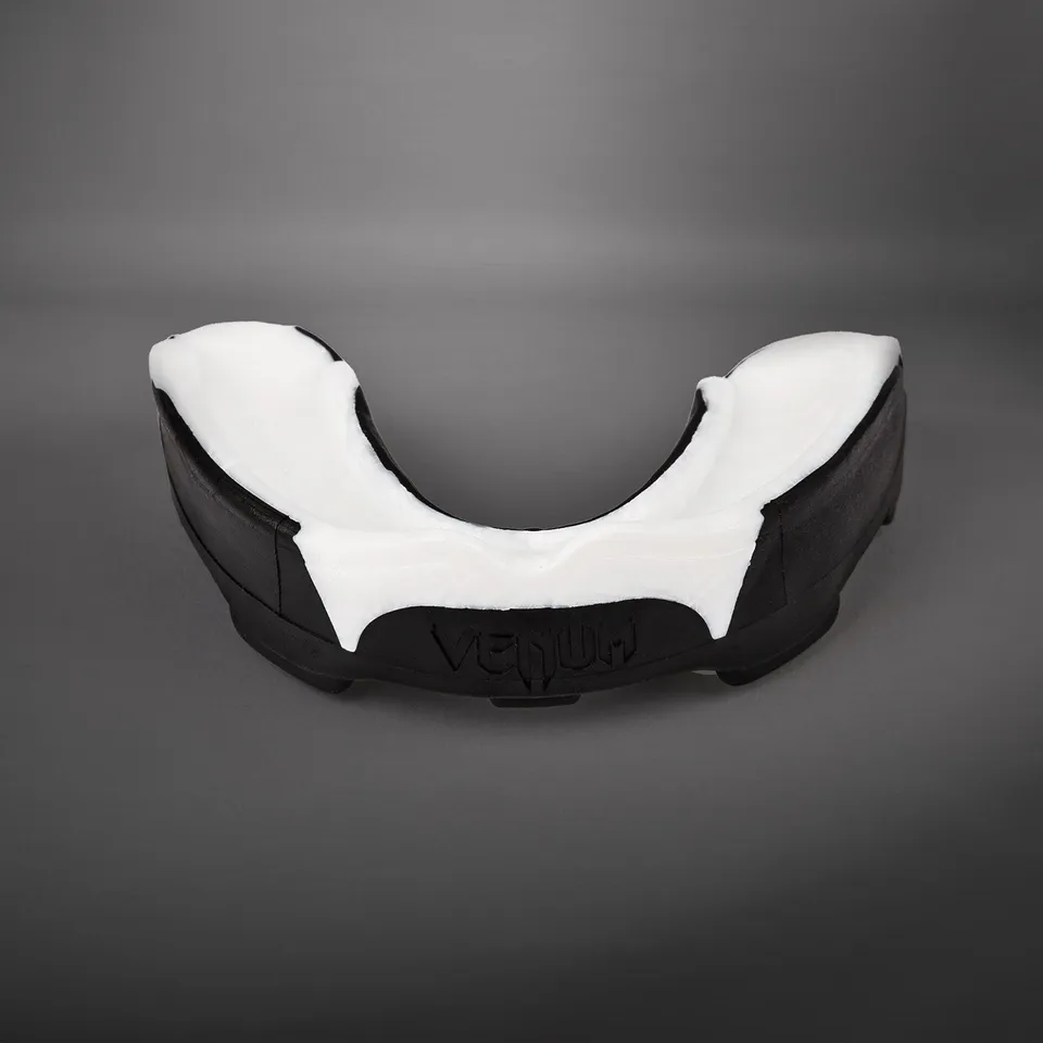 venum-predator-mundschutz-schwarz-wei image 1