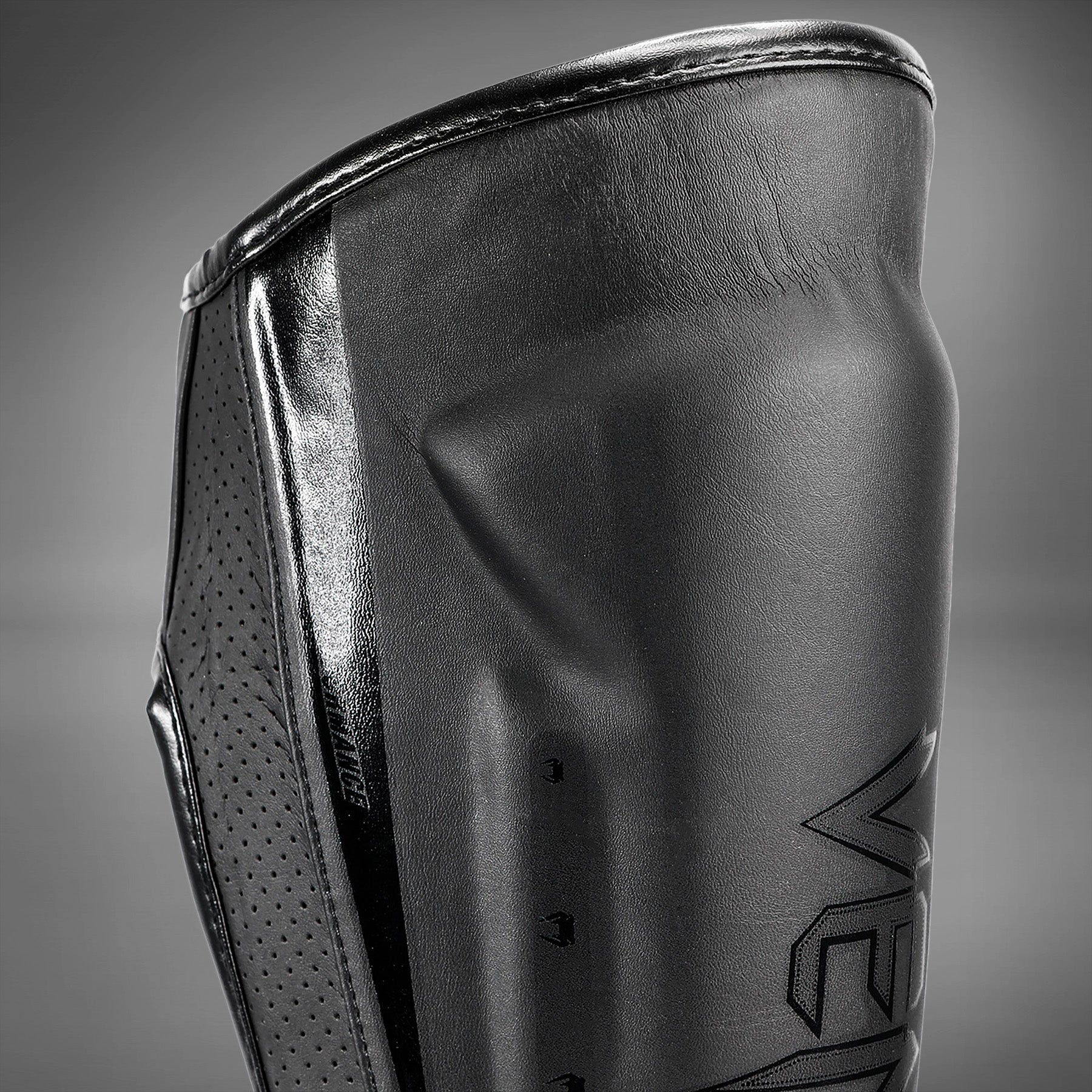 venum-elite-evo-schienbeinschoner-schwarz-schwarz image 4