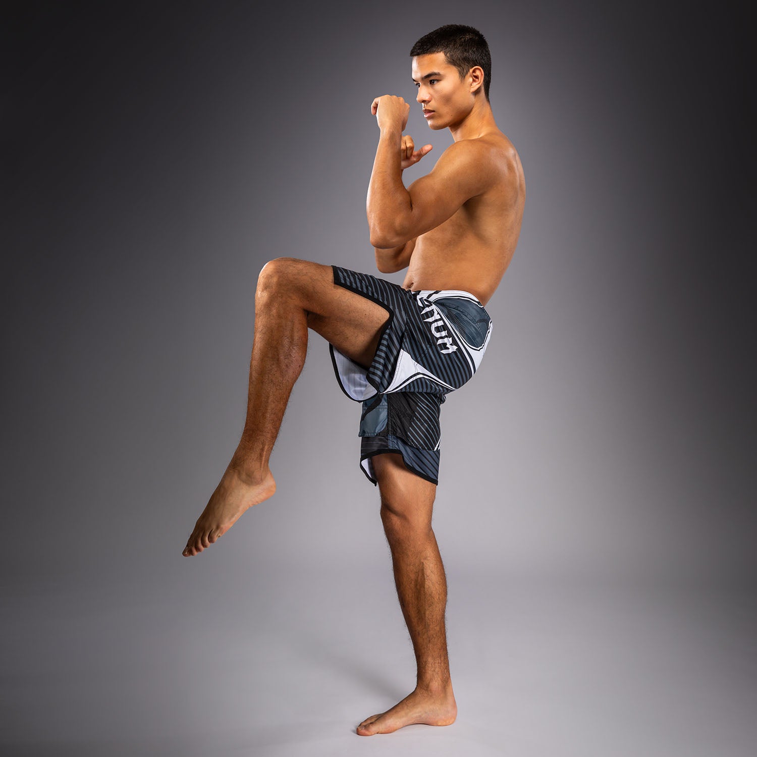 venum-camo-hero-fightshorts-dunkelmarineblau-blau image 4