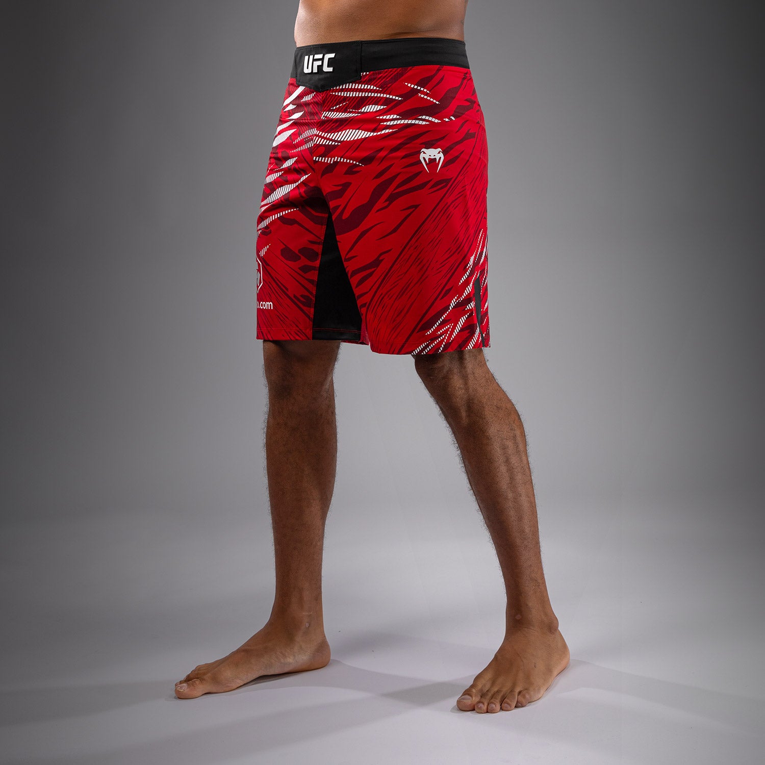 ufc-fusion-by-venum-authentic-fight-night-herren-fight-short-long-fit-rot image 3