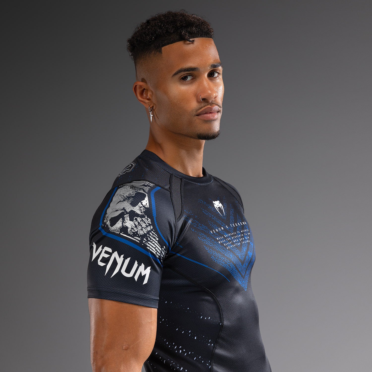 venum-x-tekken-8-paul-phoenix-rashguard-kurzarm-schwarz-blau image 7