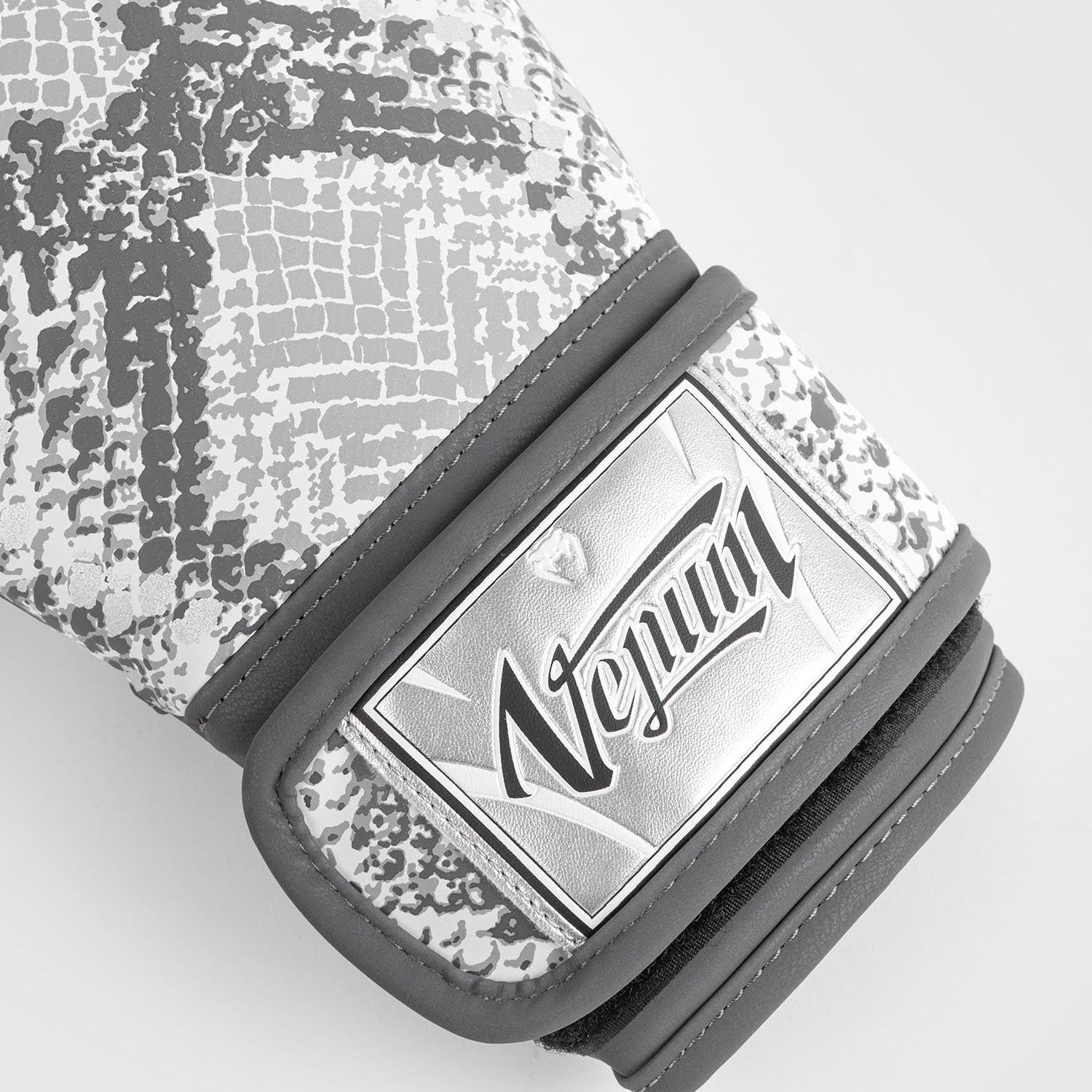 venum-white-snake-boxhandschuhe-damen-wei image 4