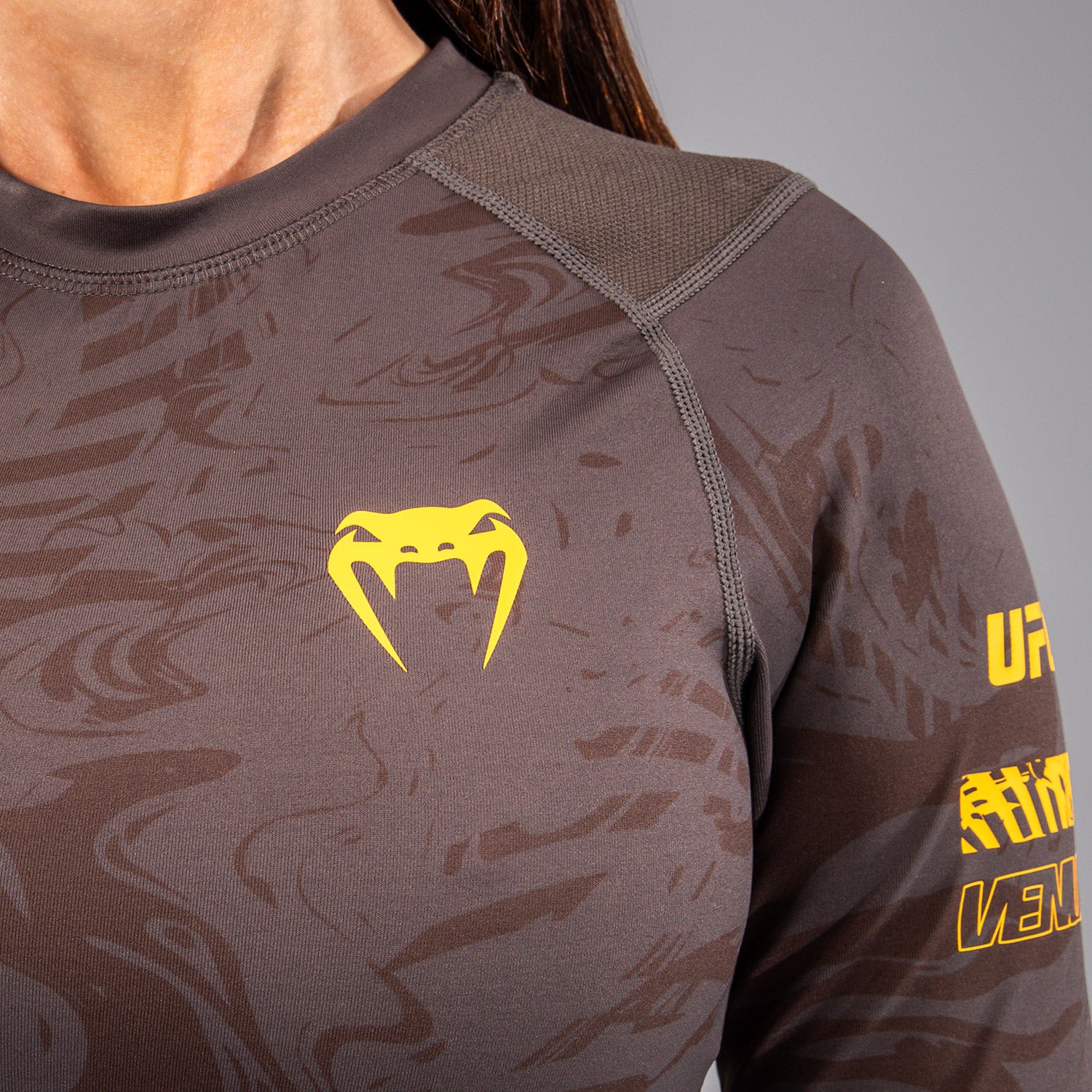 venum-ufc-fusion-fight-week-performance-rashguard-langarm-damen-erdiges-braun image 5