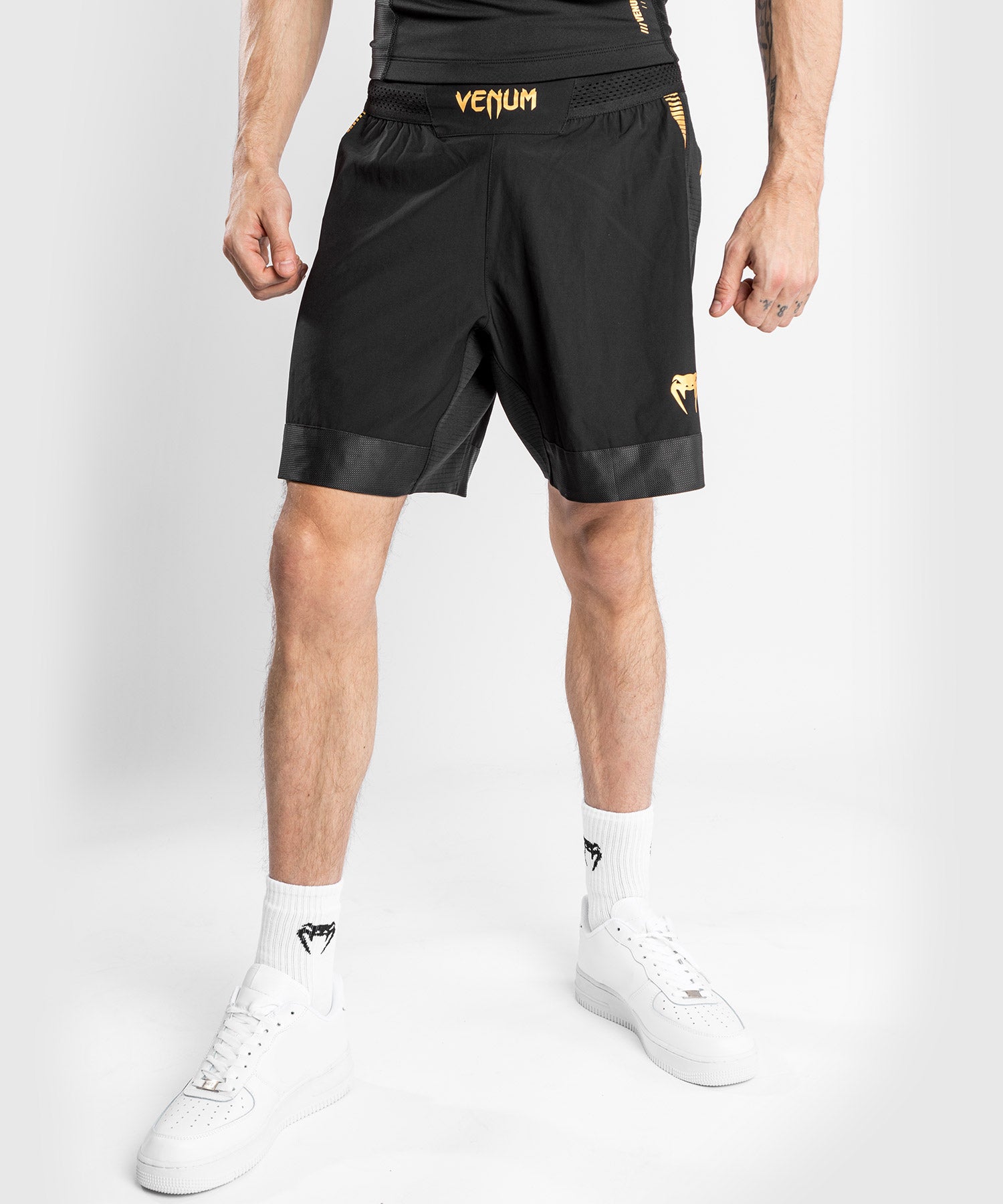 venum-tempest-2-0-fightshorts-schwarz-gold image 1