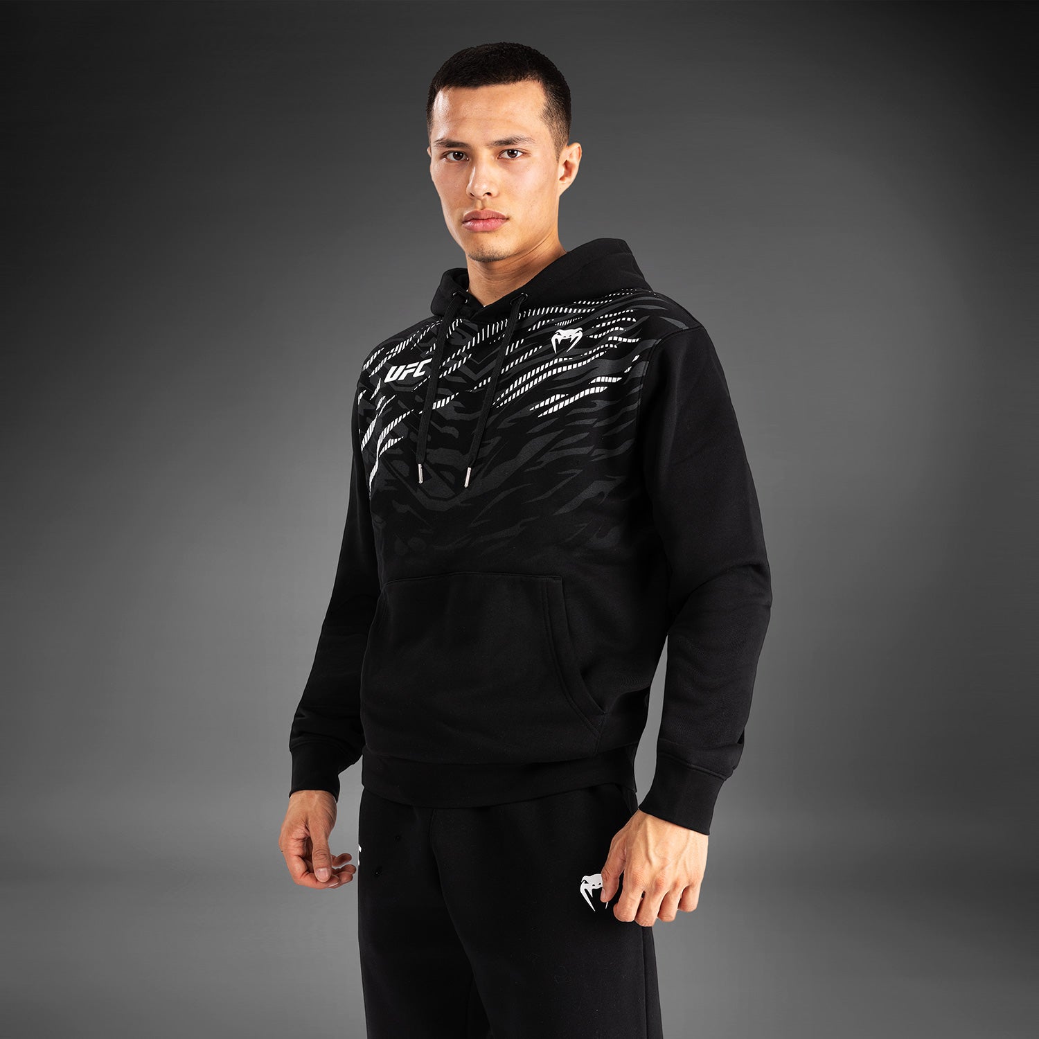 ufc-fusion-by-venum-replica-herren-pullover-hoodie-schwarz image 8