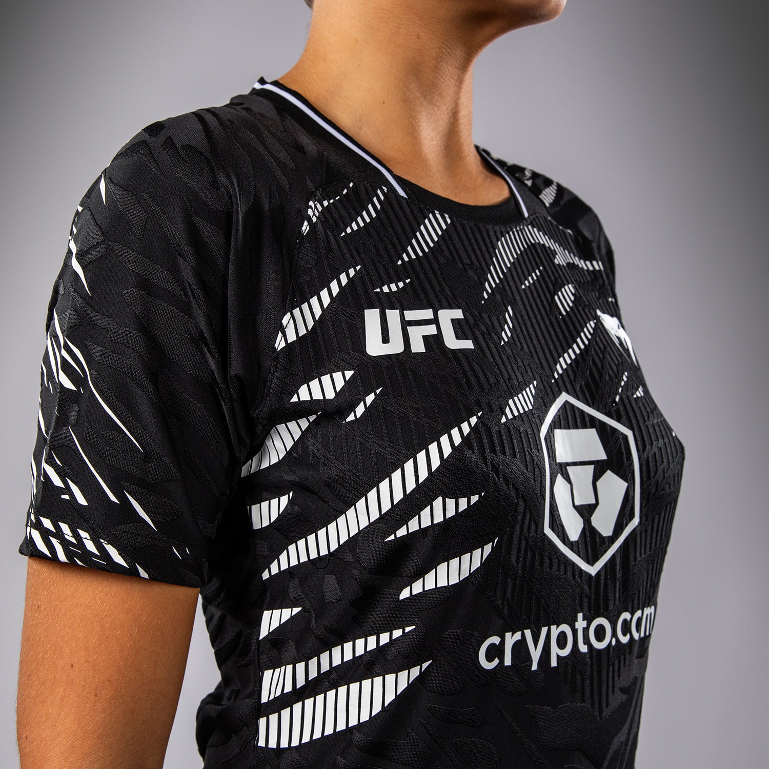 ufc-fusion-by-venum-authentic-fight-night-walkout-jersey-schwarz-damen image 6