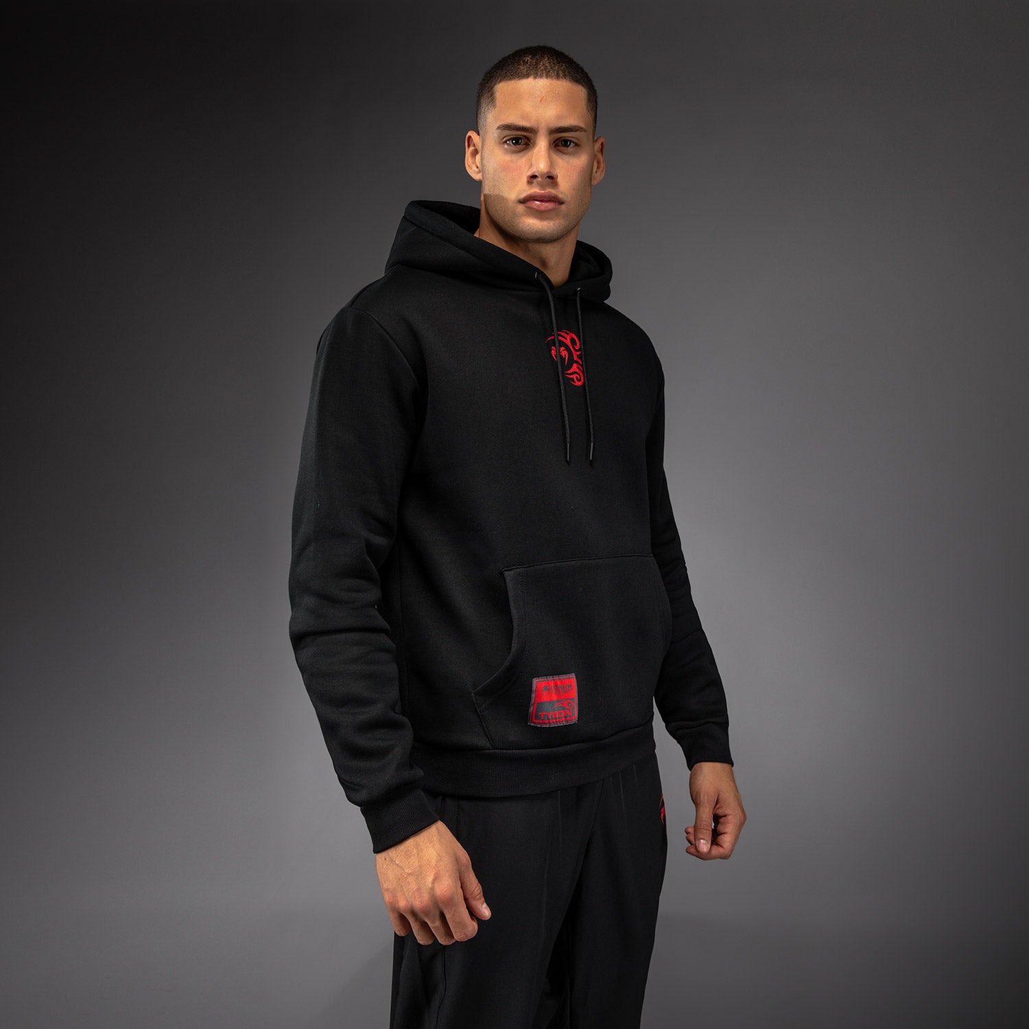venum-x-mike-tyson-tiger-hoodie-tiefschwarz-intensivrot image 3