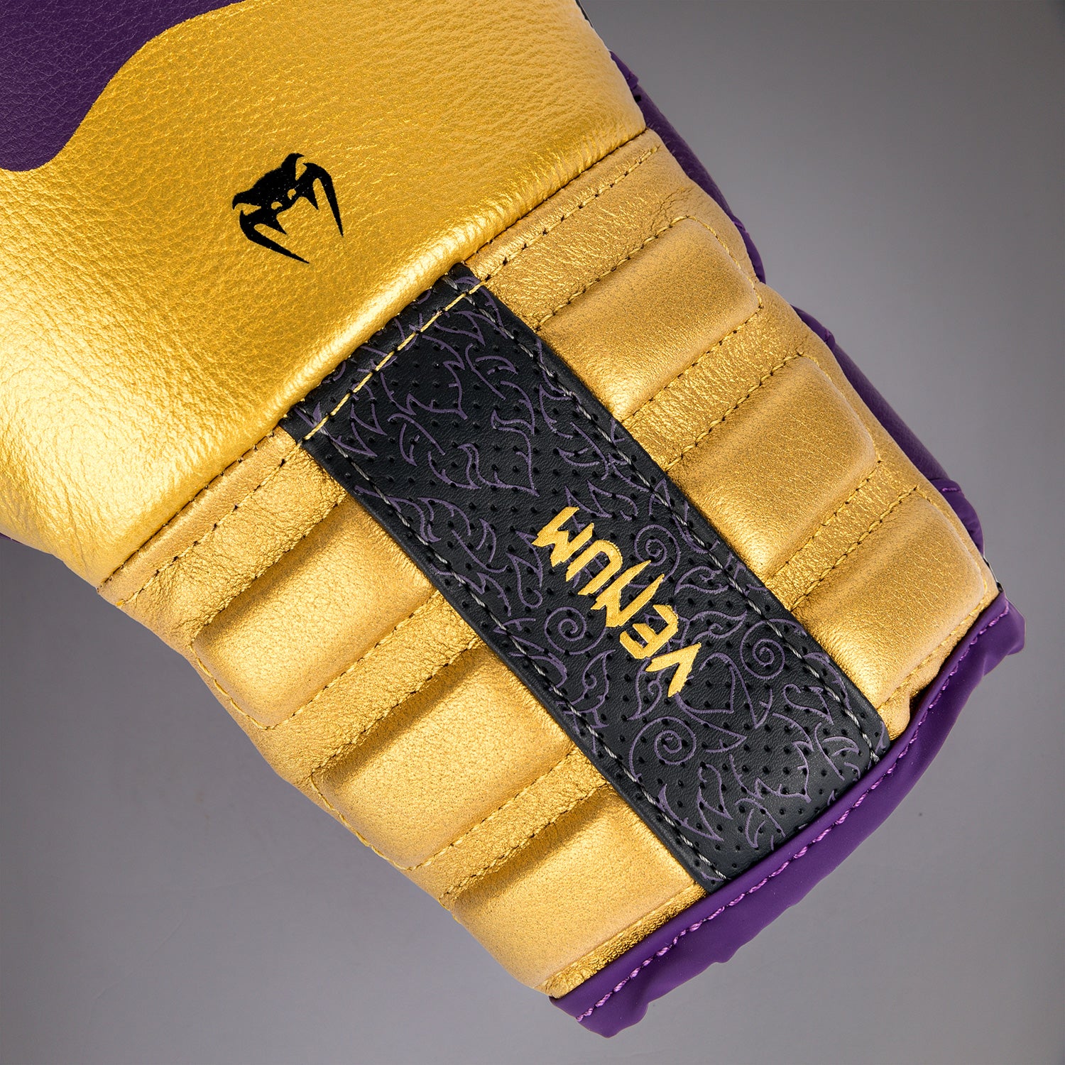 venum-reverso-boxhandschuhe-dunkellila-gold-leder image 4