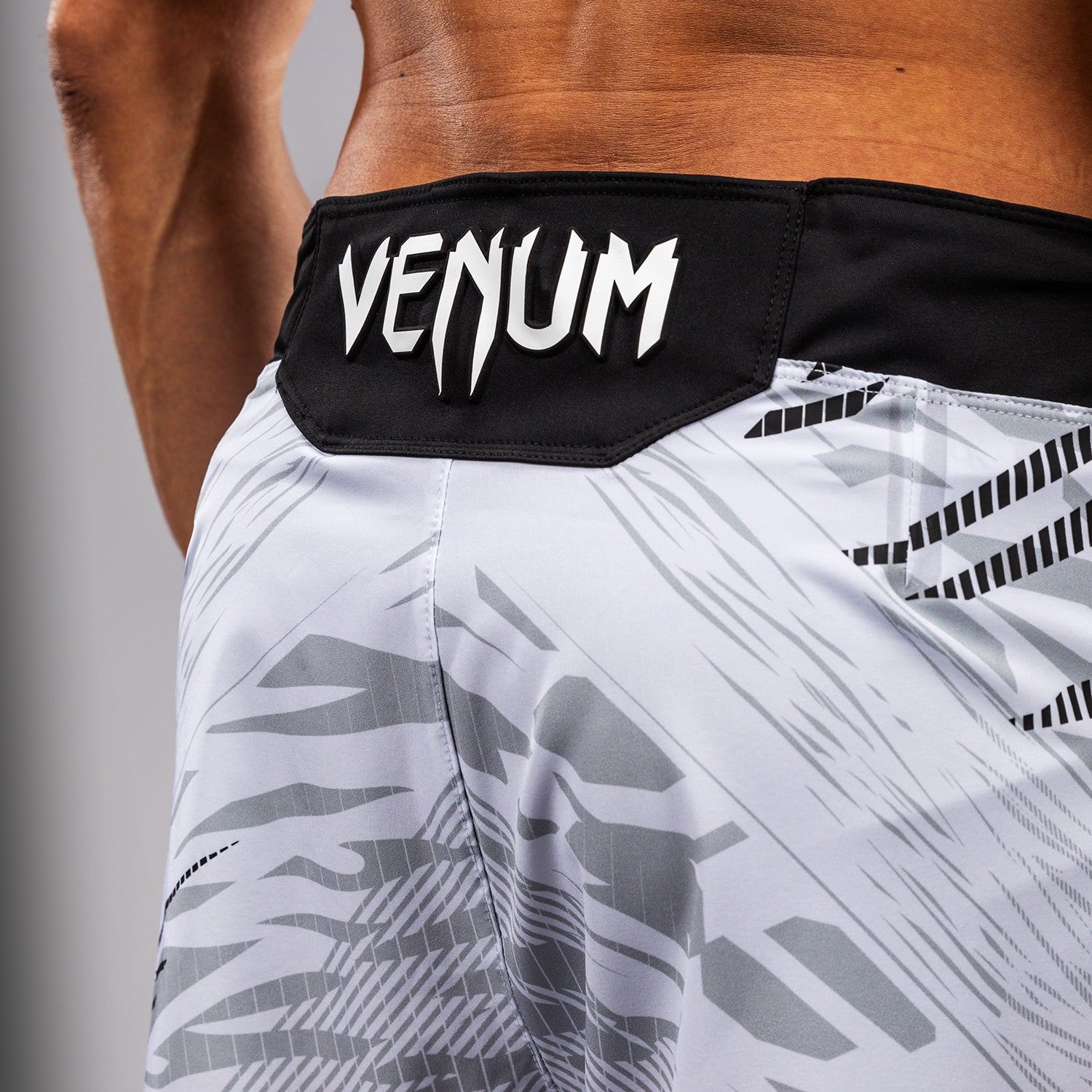 ufc-fusion-by-venum-authentic-fight-night-fight-short-herren-wei-short-fit image 8