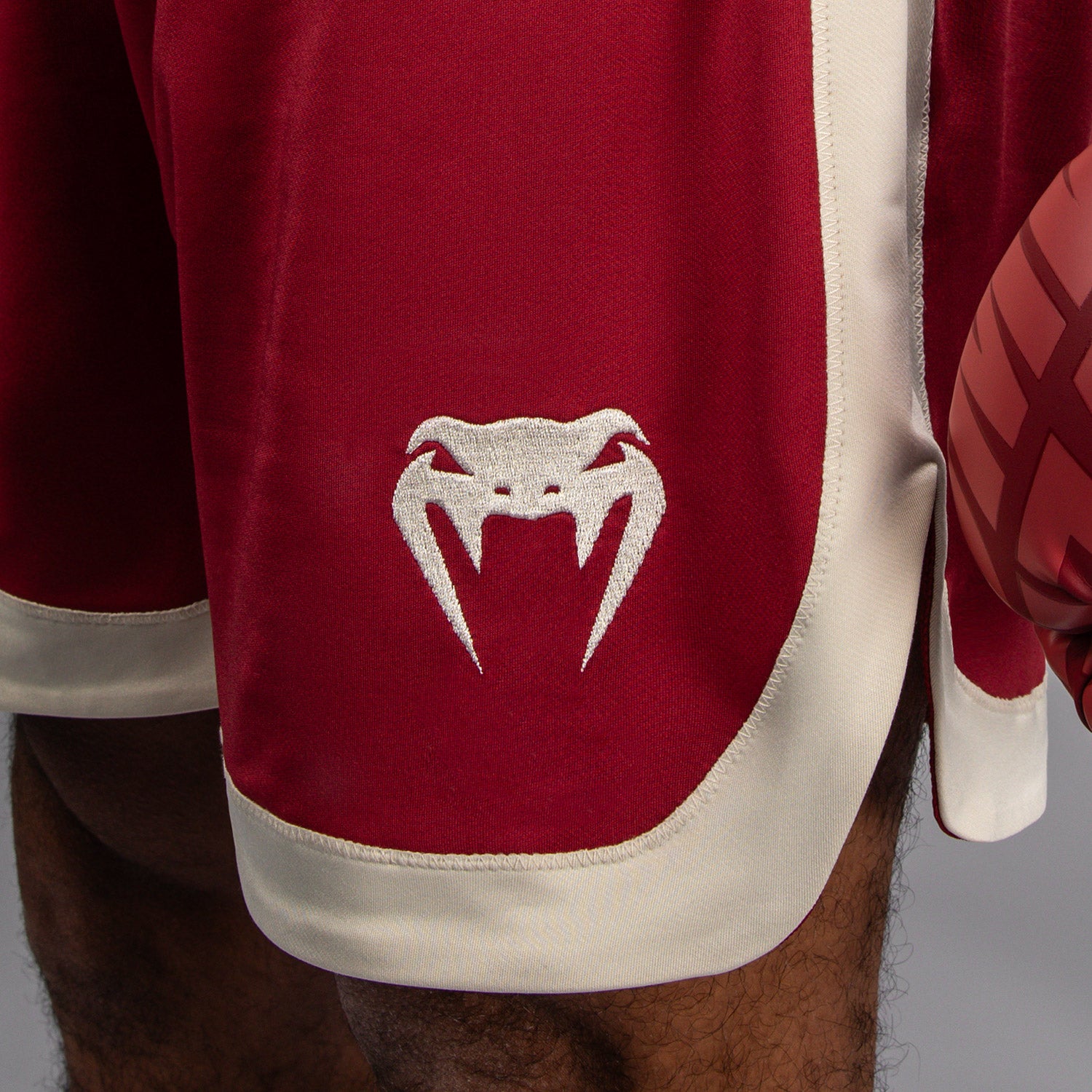venum-classic-boxshorts-rubinrot-elfenbein image 3