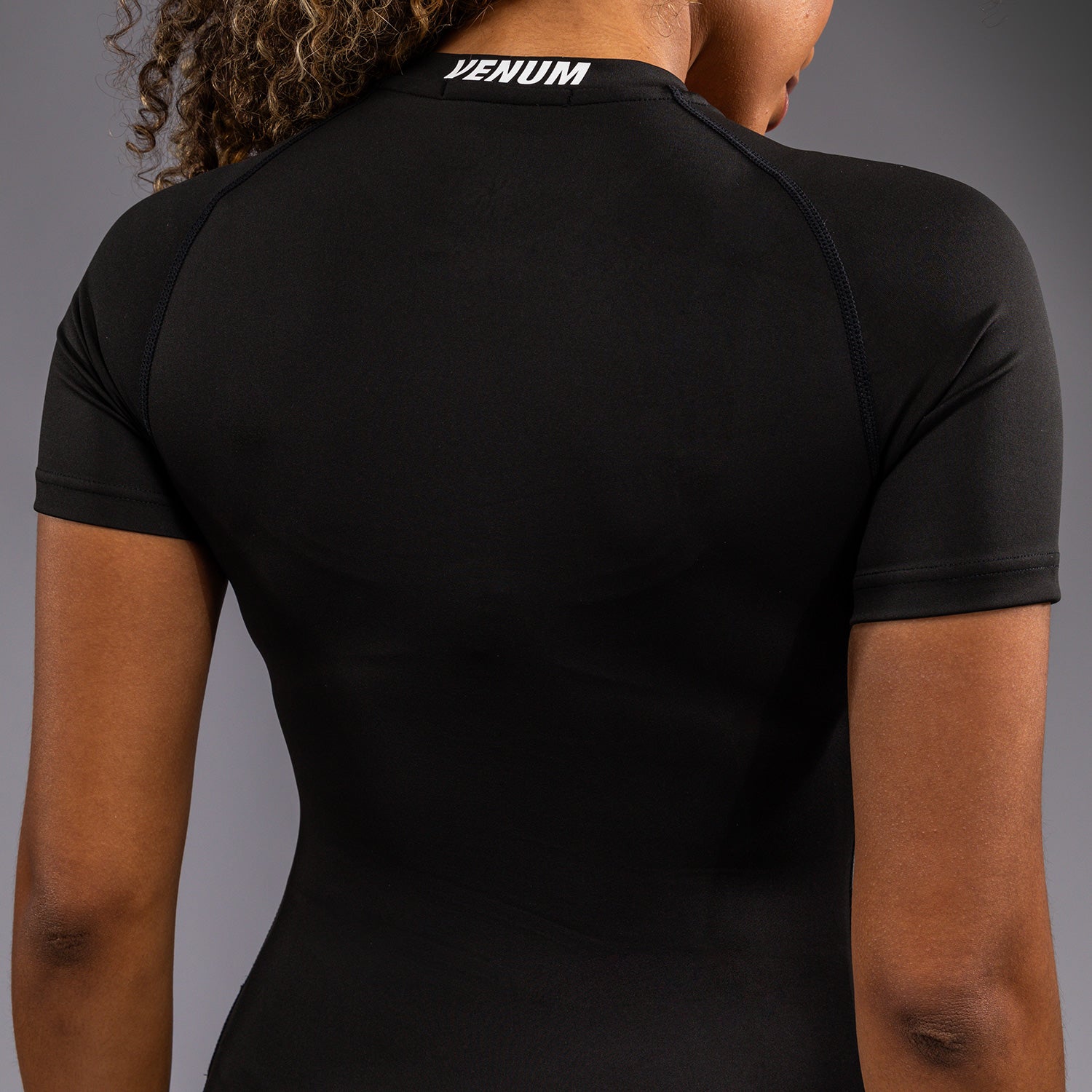venum-aero-xt-kurzarm-rashguard-damen-schwarz image 5