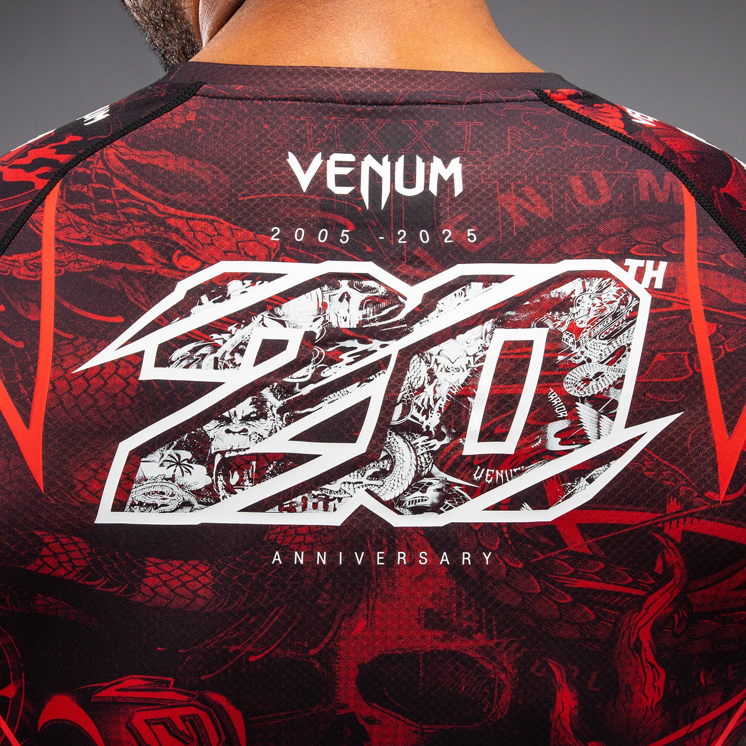 venum-20th-anniversary-kurzarm-rashguard-schwarz-rot image 7