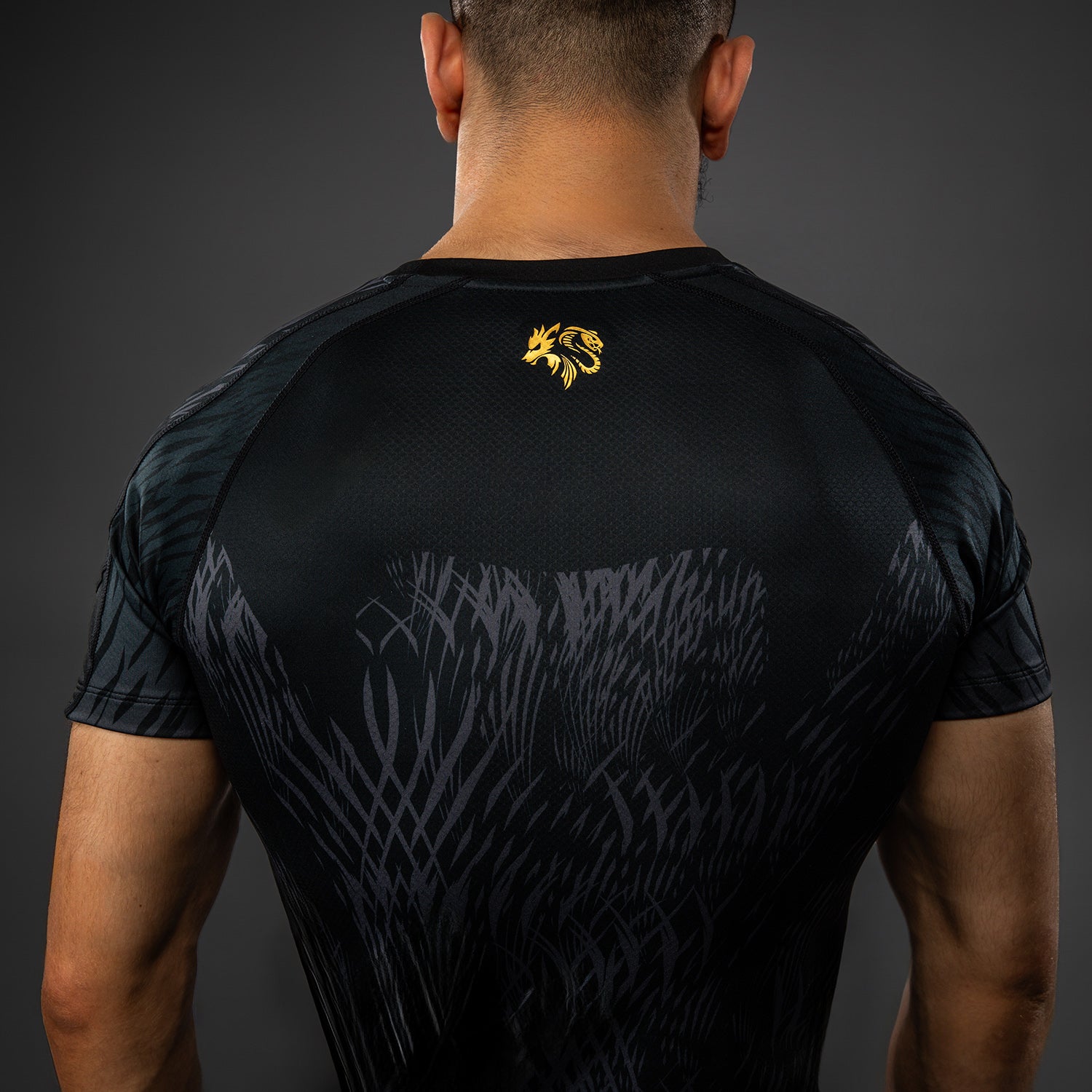 venum-x-chimaev-kurzarm-rashguard-schwarz-grau image 6