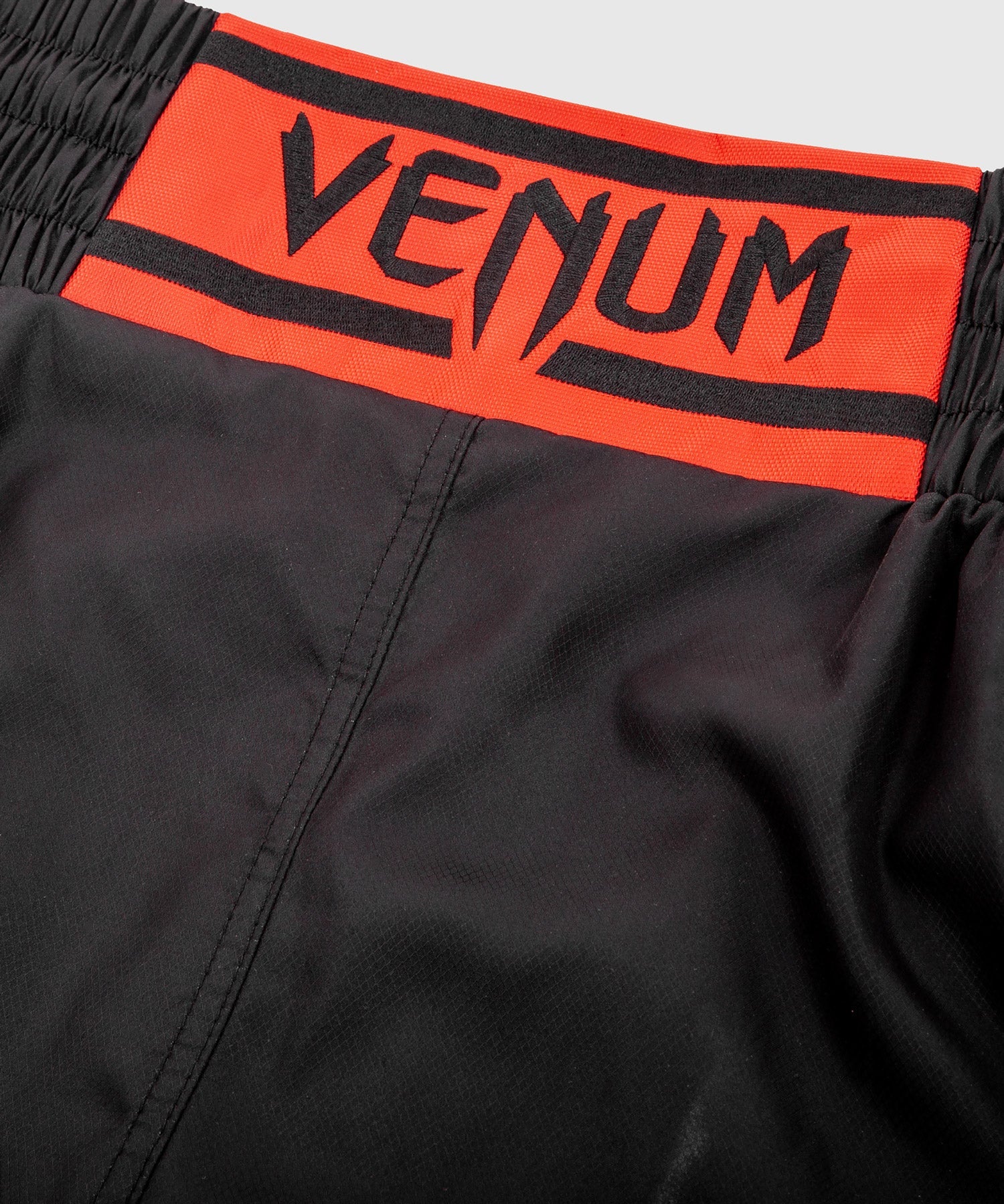venum-box-shorts-herren-schwarz-rot image 8