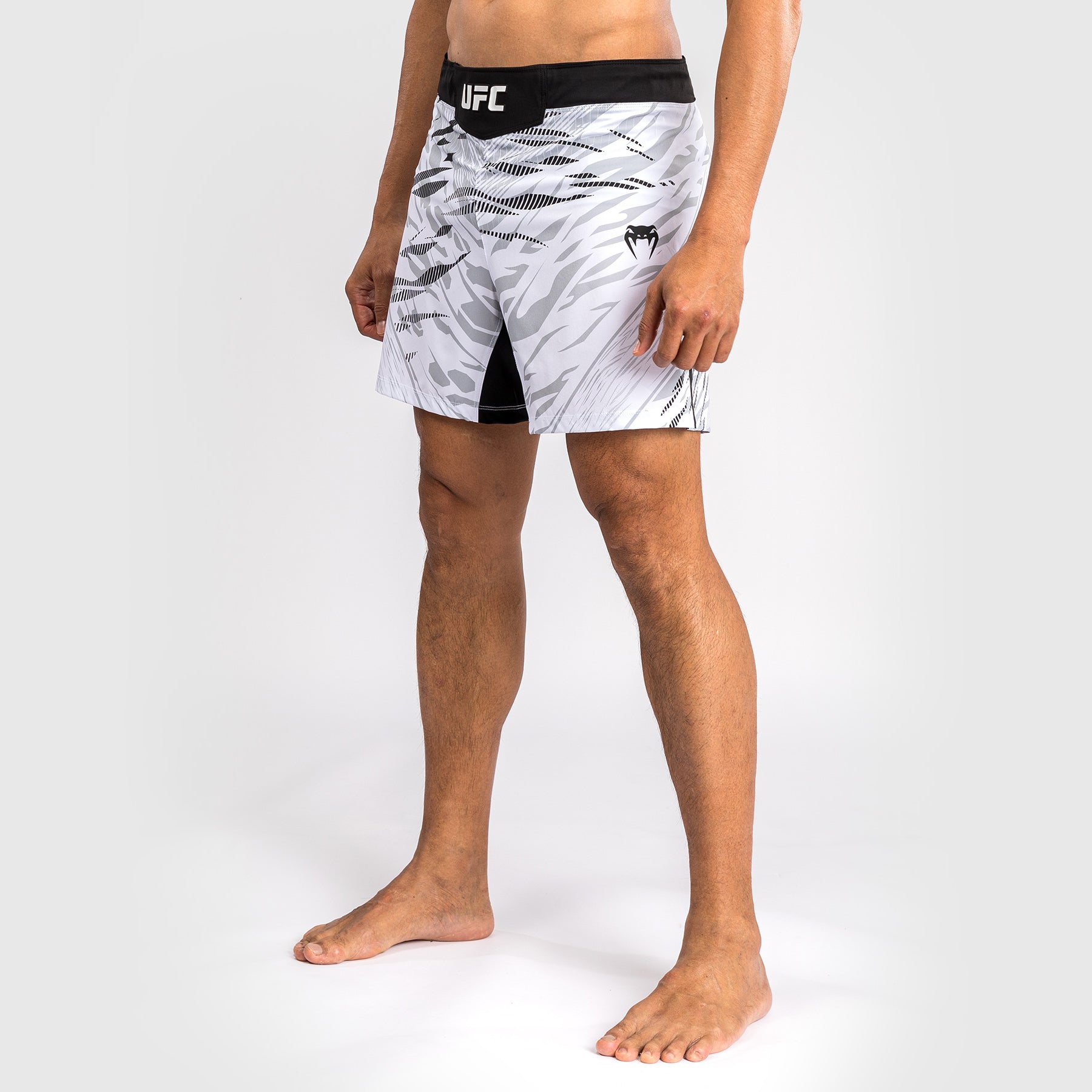 ufc-fusion-by-venum-authentic-fight-night-fight-short-herren-short-fit-wei image 3