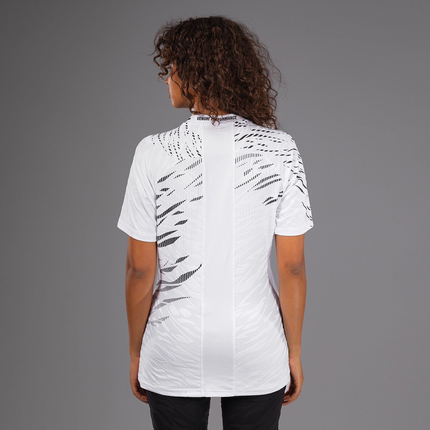 ufc-fusion-by-venum-authentic-fight-night-damen-walkout-jersey-wei-2 image 2