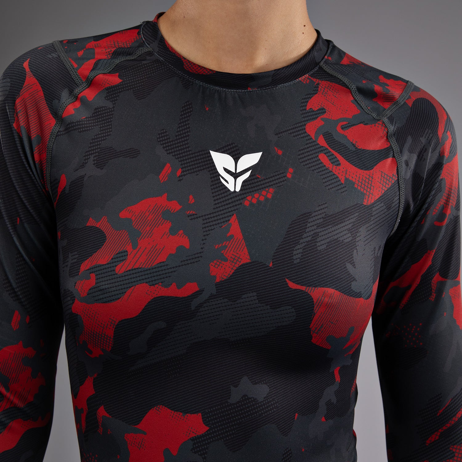 venum-x-sophia-rose-urban-red-camo-damen-langarm-rashguard image 6