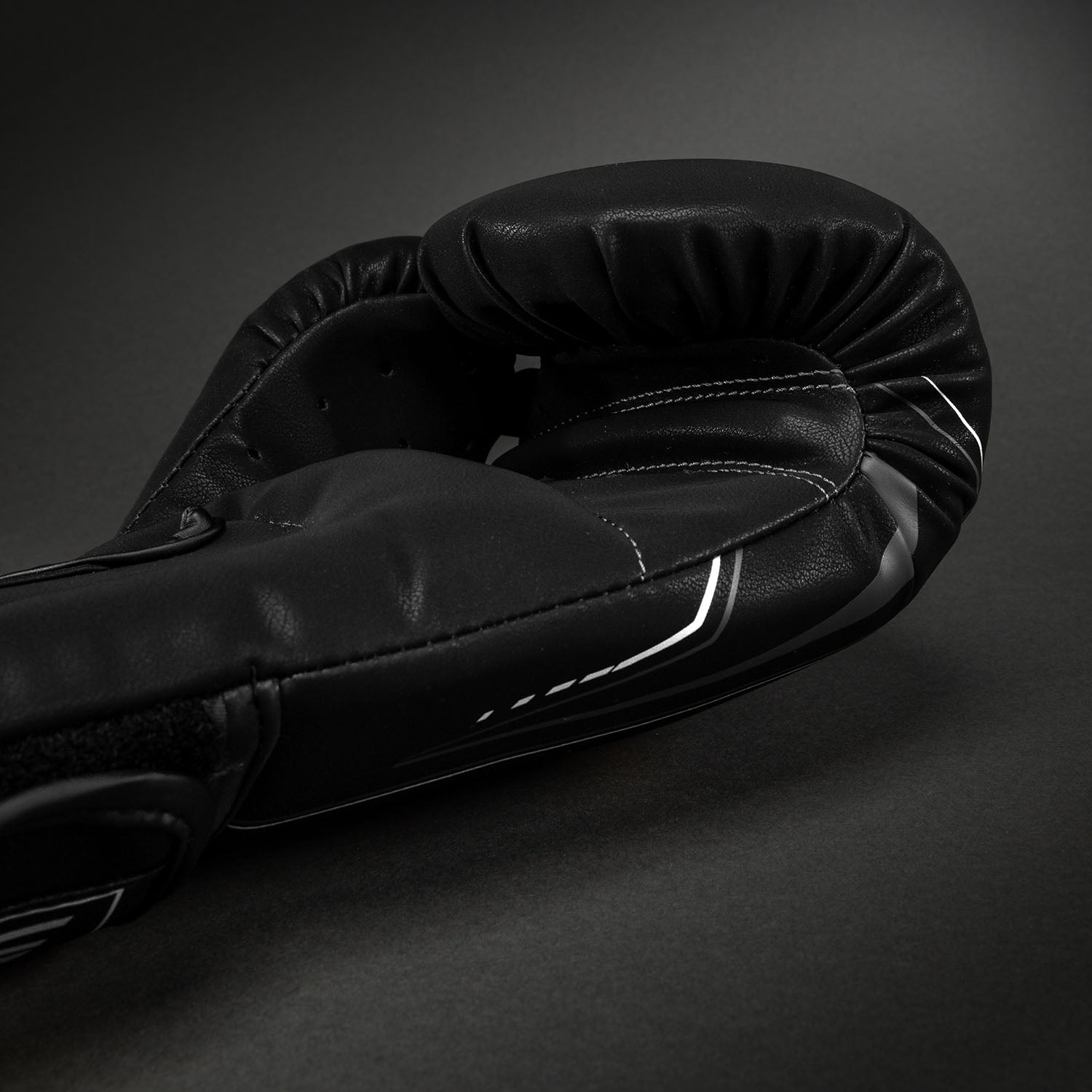 venum-streamline-boxhandschuhe-schwarz-wei image 4