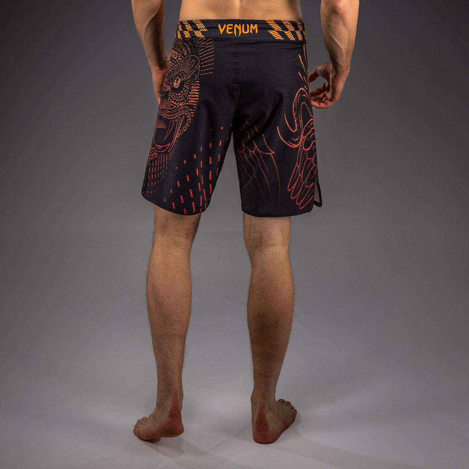 venum-quetzal-fury-fightshorts-schwarz-fury-rot-tangerine image 2