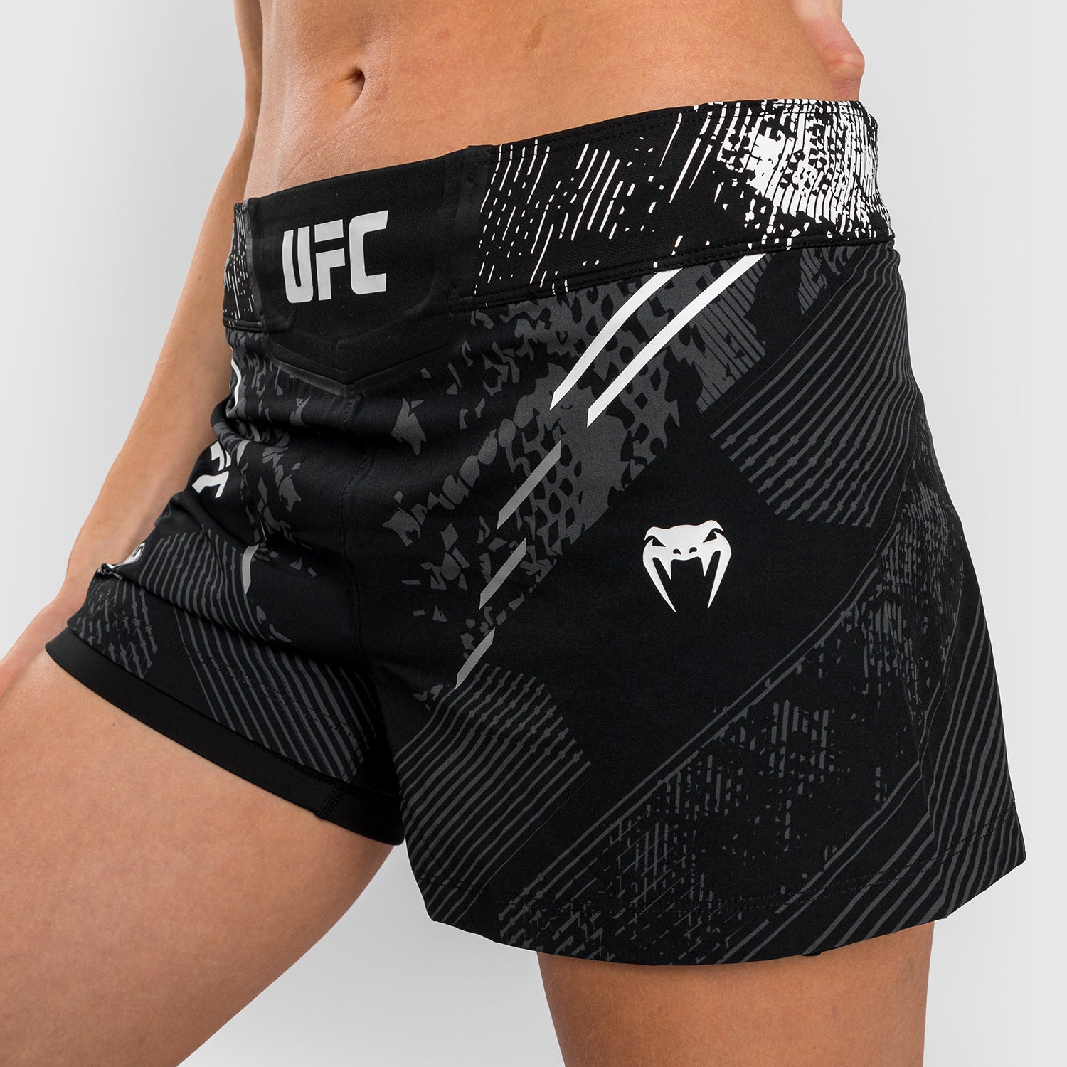 venum-ufc-adrenaline-authentic-fight-night-kampfshorts-damen-schwarz image 8