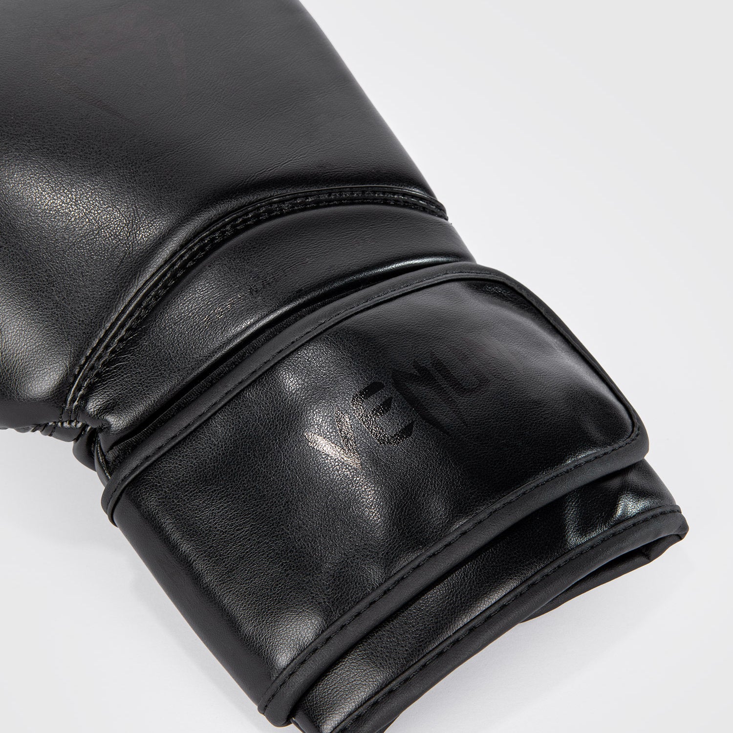 venum-contender-1-5-boxhandschuhe-schwarz-schwarz image 5