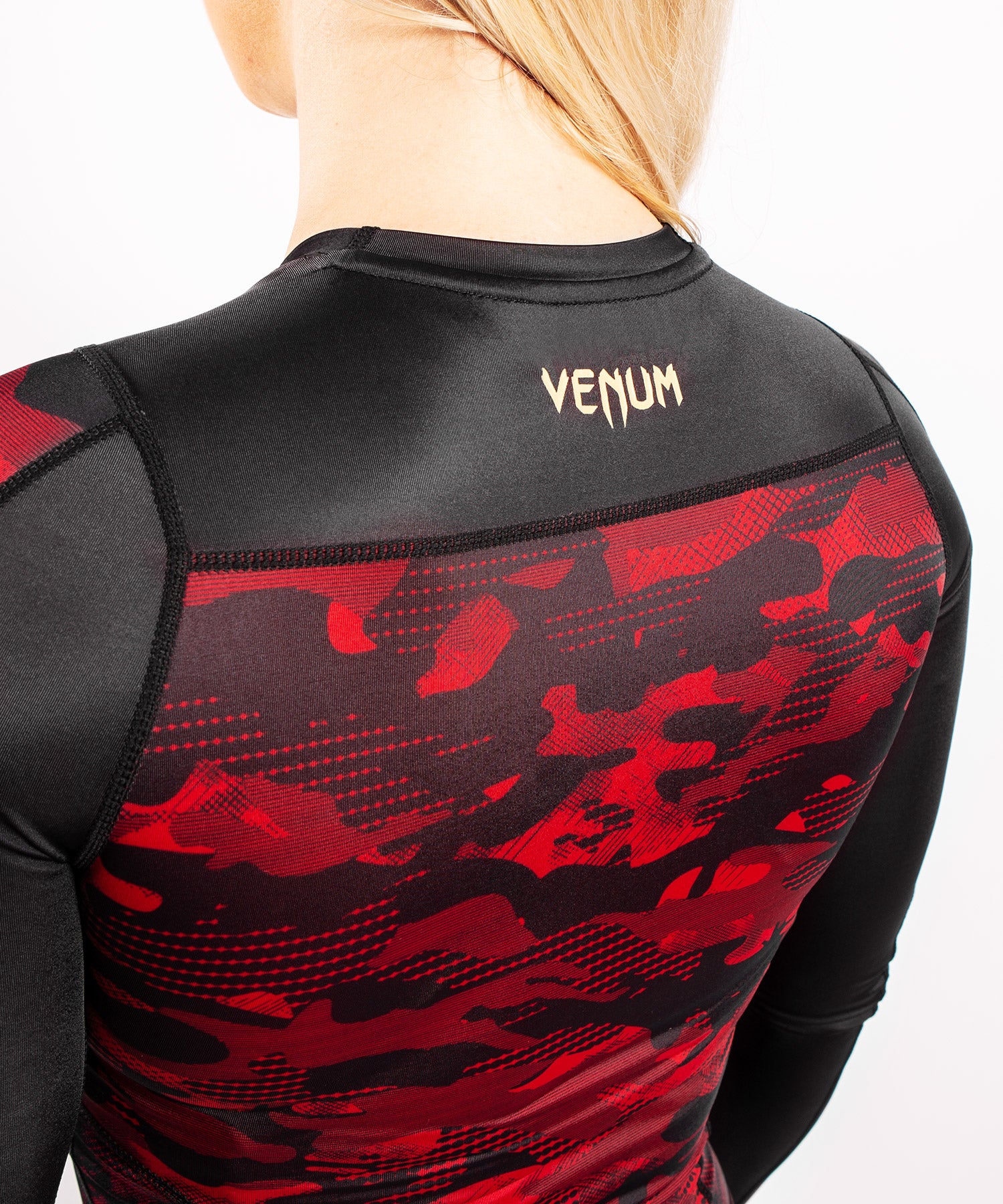 venum-defender-rashguard-langarm-damen-schwarz-rot image 7