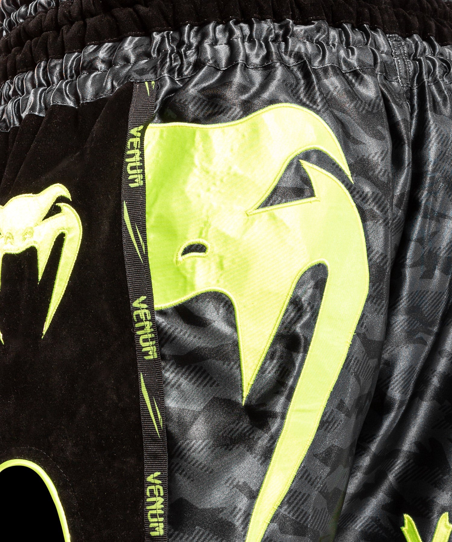 venum-giant-muay-thai-shorts-schwarz-gelb image 4