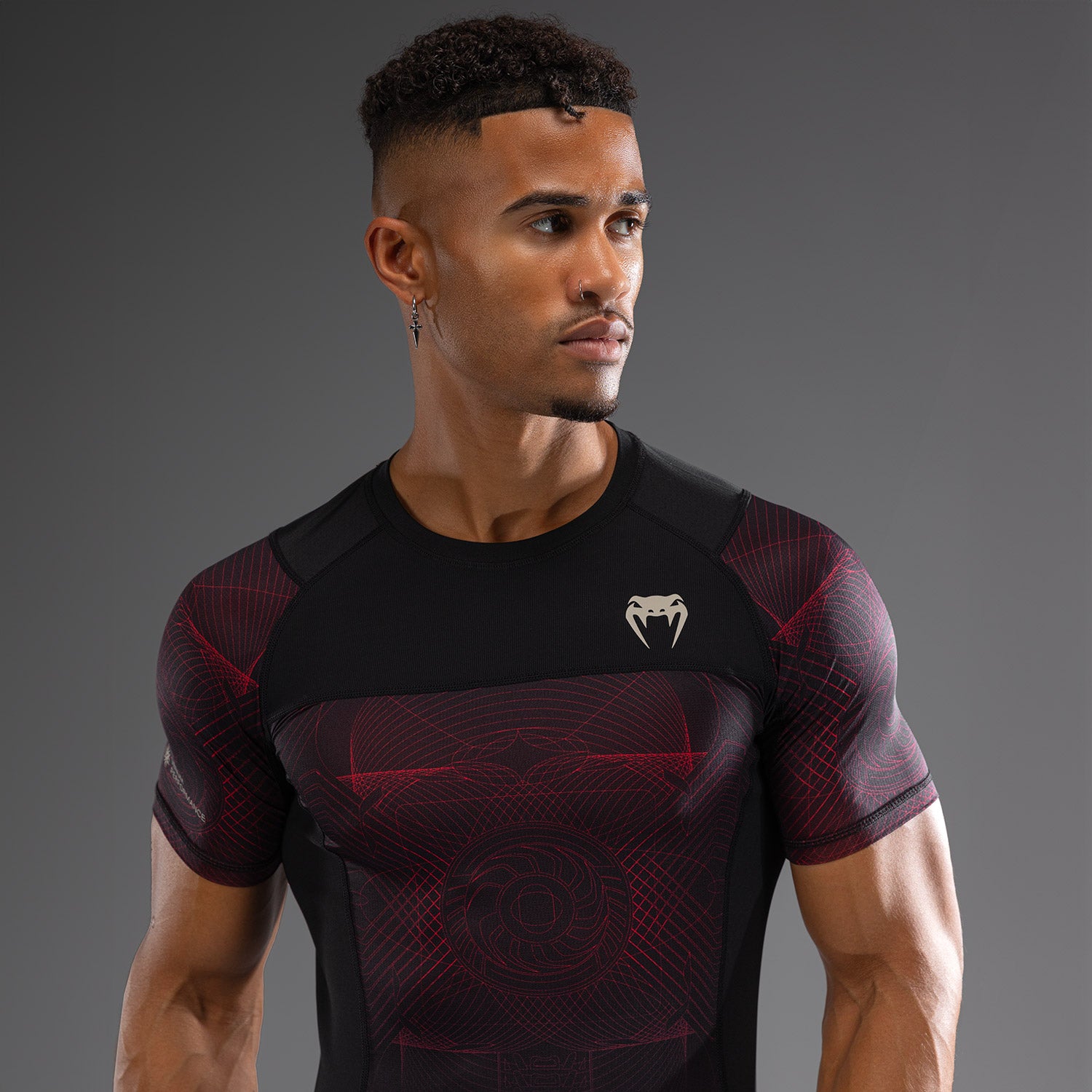 venum-g-fit-air-herren-kurzarm-rashguard-tiefschwarz-feuerrot image 2