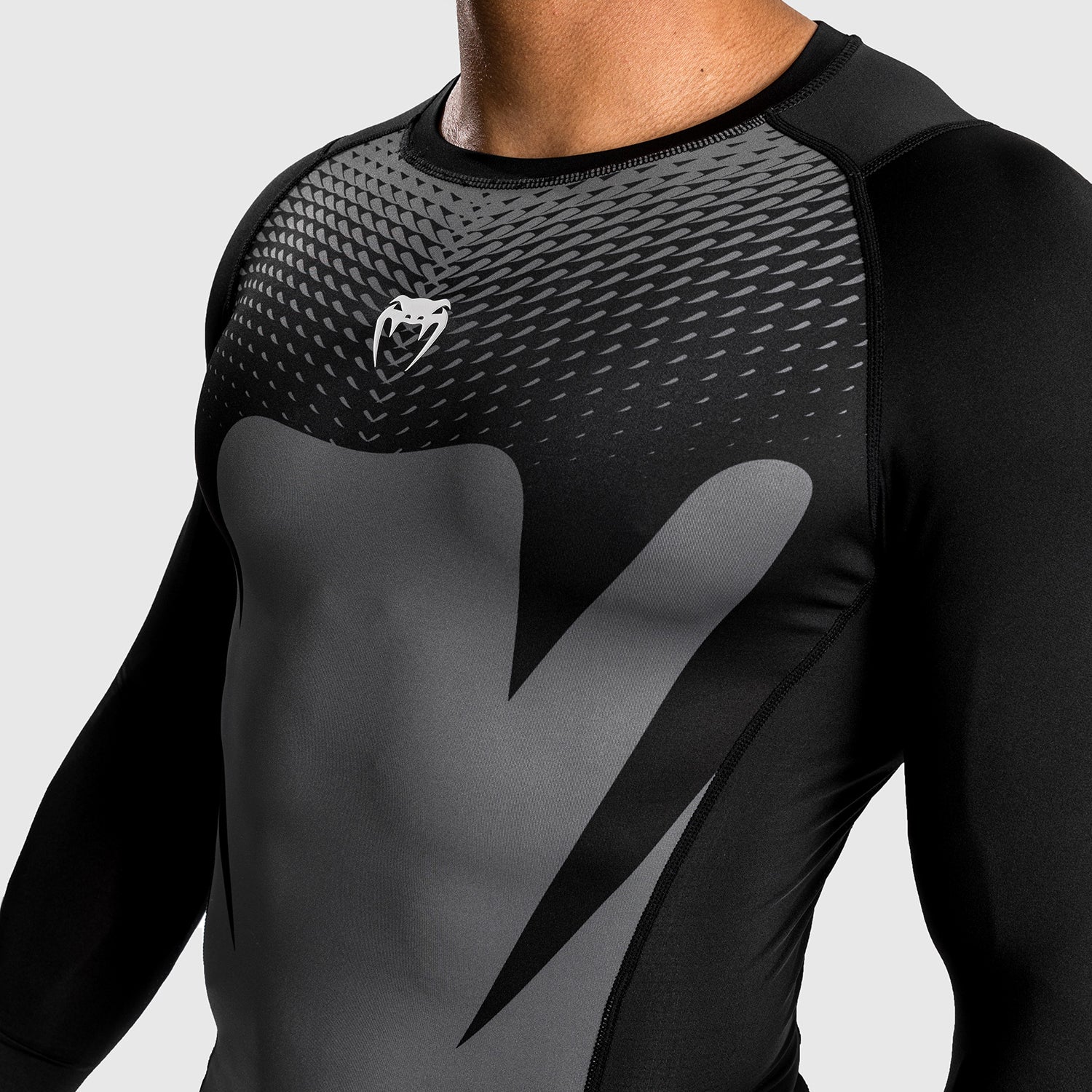 venum-attack-herren-langarm-rashguard-schwarz-grau image 5