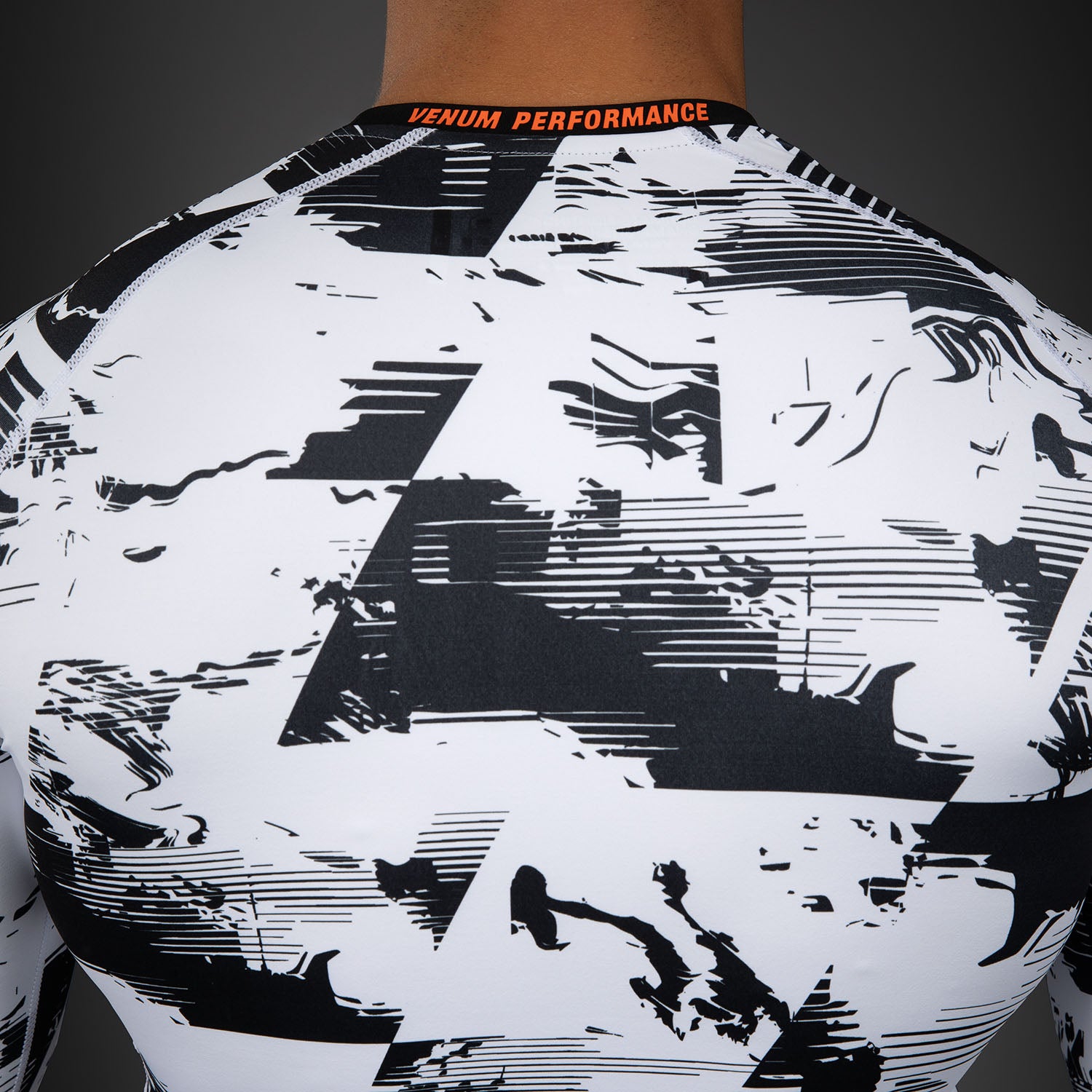 ufc-zenith-by-venum-authentic-fight-week-rashguard-langarm-herren-wei image 6