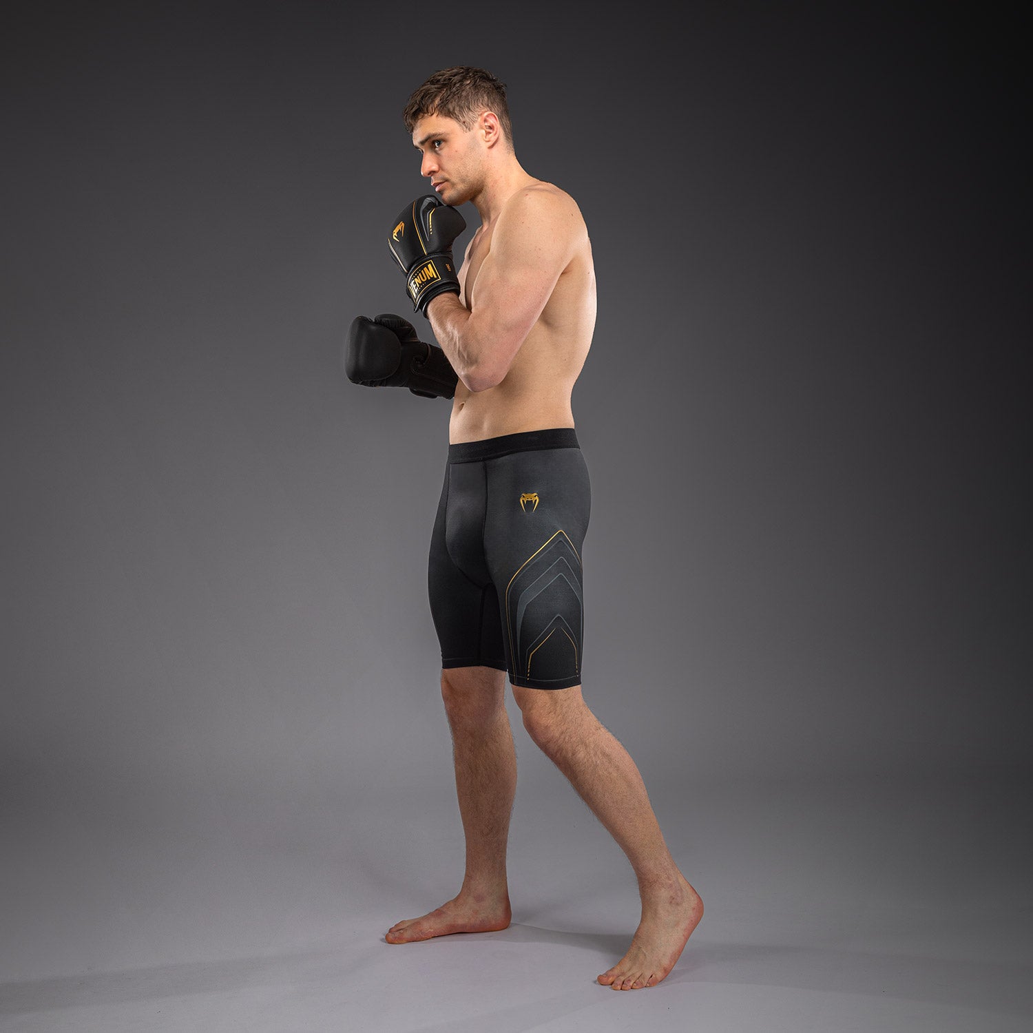 venum-streamline-kompressionsshort-schwarz-gold image 3