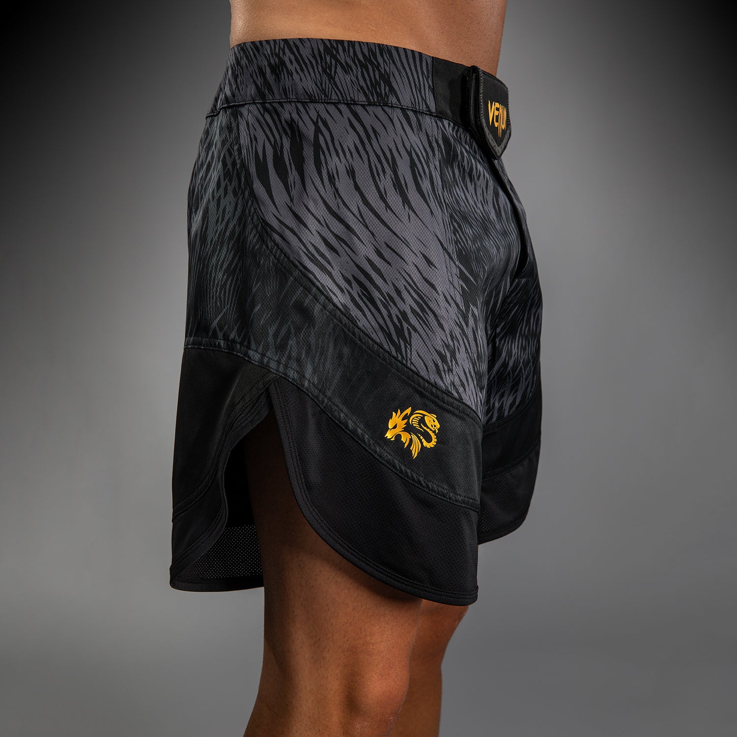 venum-x-chimaev-fightshorts-schwarz-grau image 6