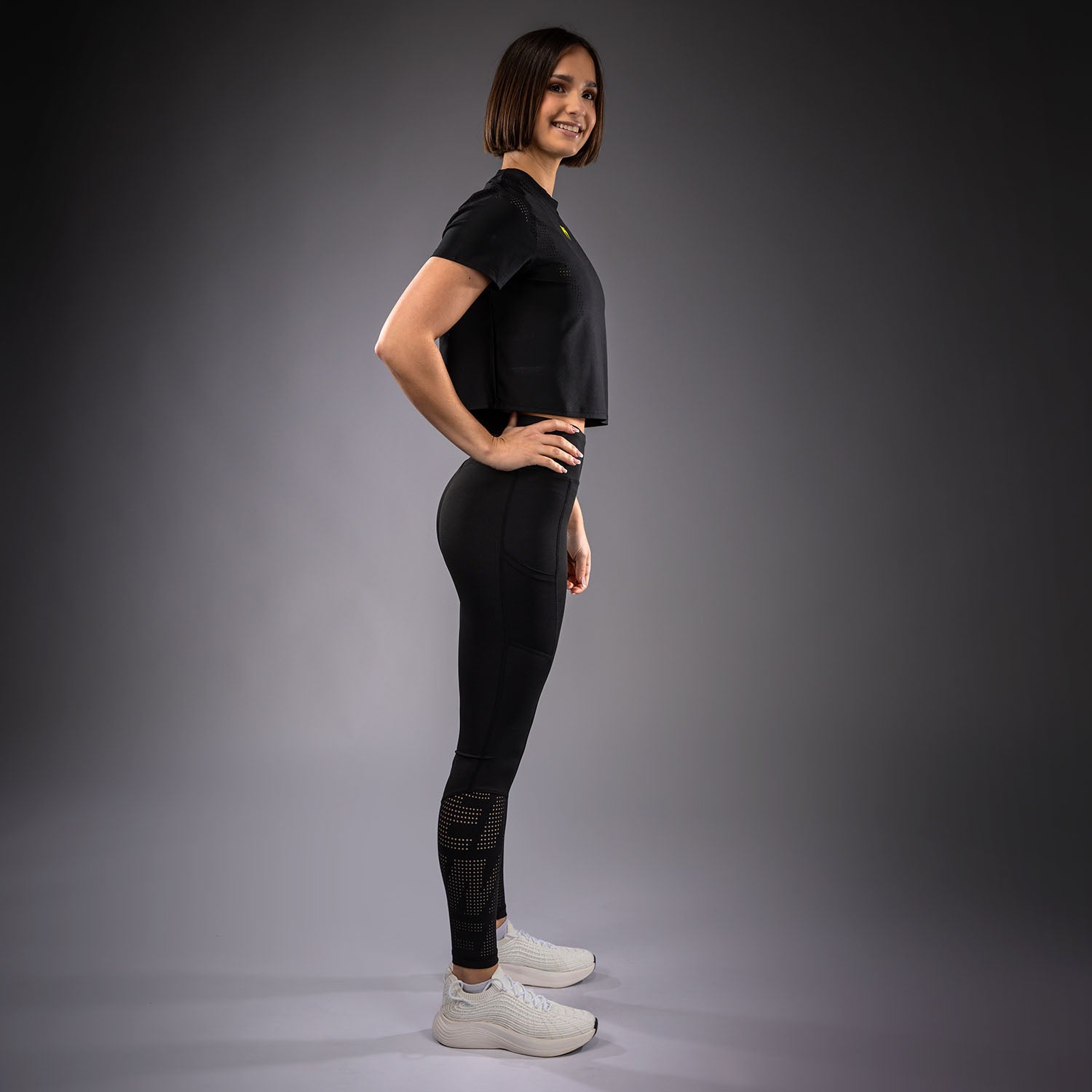 venum-lazer-dry-tech-t-shirt-damen-schwarz-gelb image 8