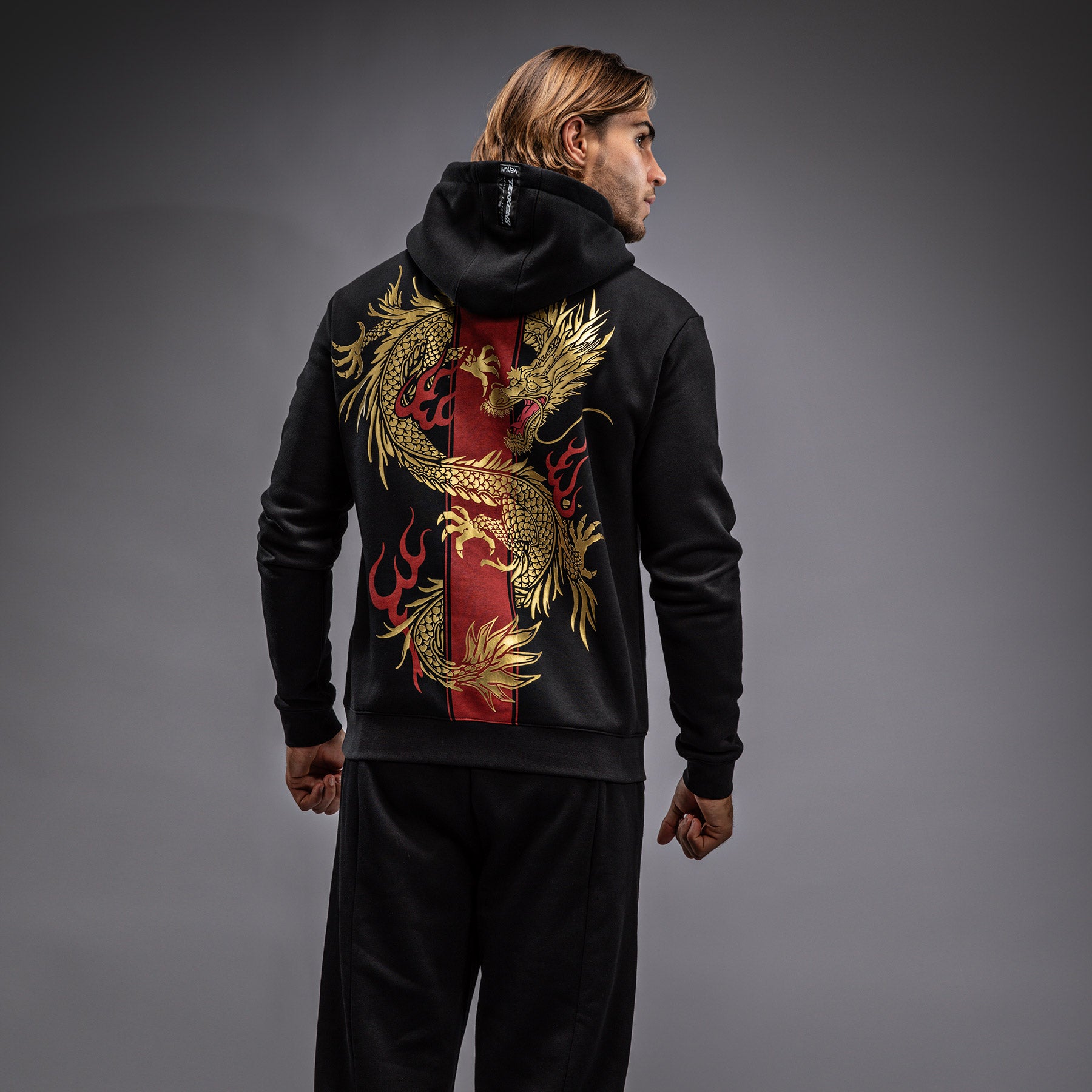 venum-x-tekken-8-marshall-law-hoodie-schwarz-rot-gold image 1