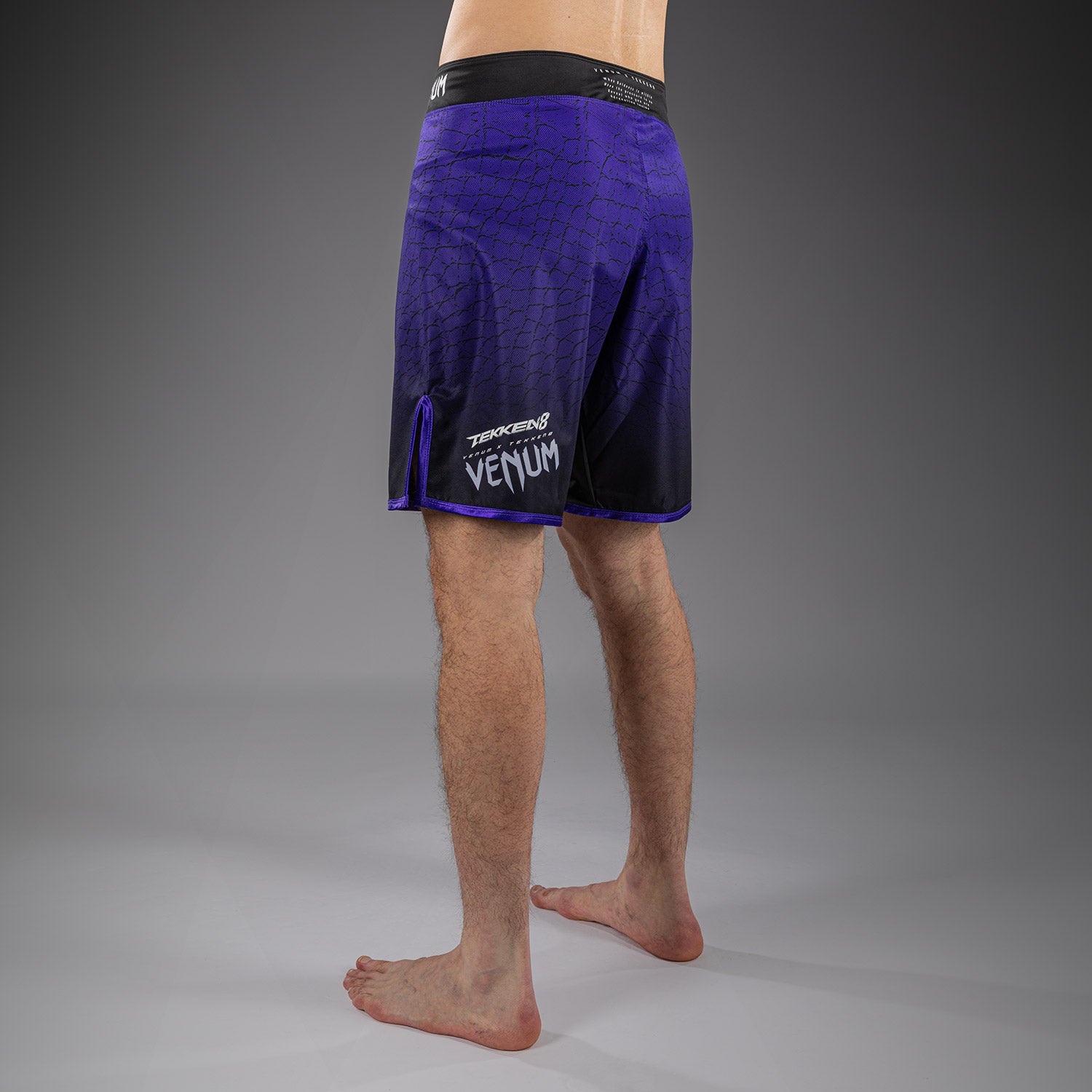 venum-x-tekken-8-fightshorts-kazuya-schwarz-lila-herren image 4