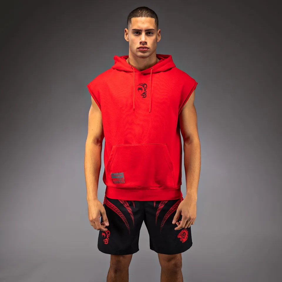 venum-x-mike-tyson-tiger-rmelloser-hoodie-herren-intensivrot-tiefschwarz image 1