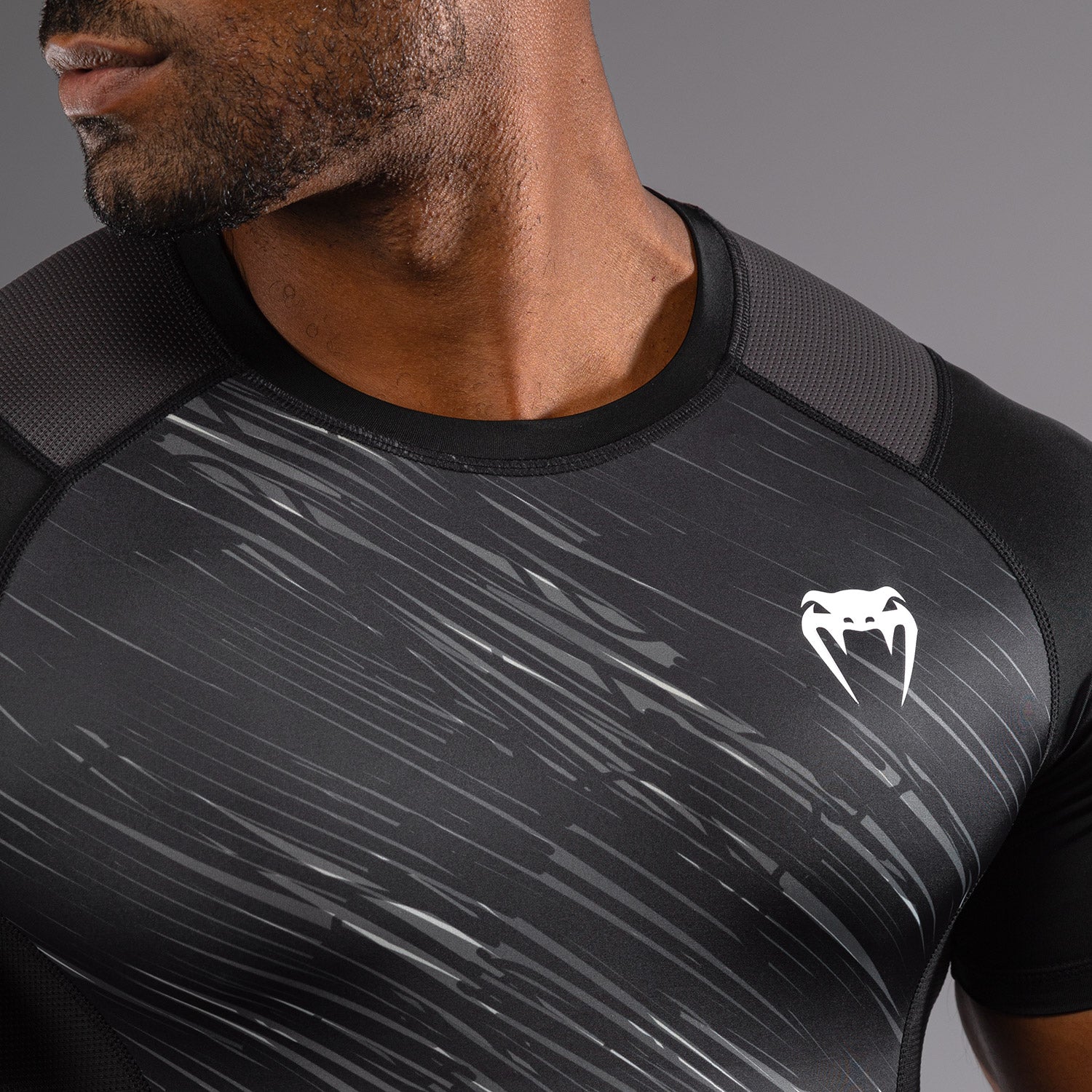 venum-rapid-kurzarm-rashguard-schwarz-sturmgrau image 5