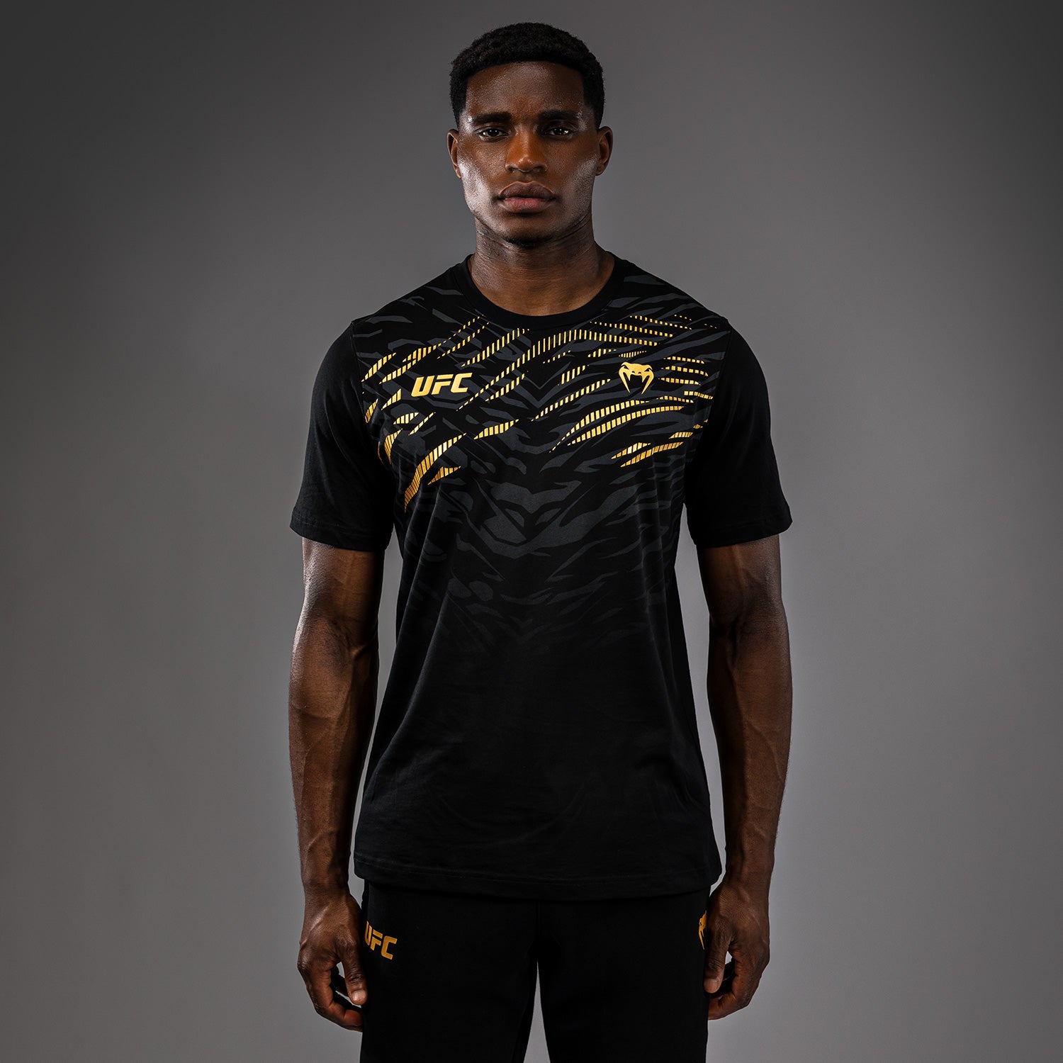 venum-ufc-fusion-replica-herren-t-shirt-kurzarm-champion-schwarz-gold image 1