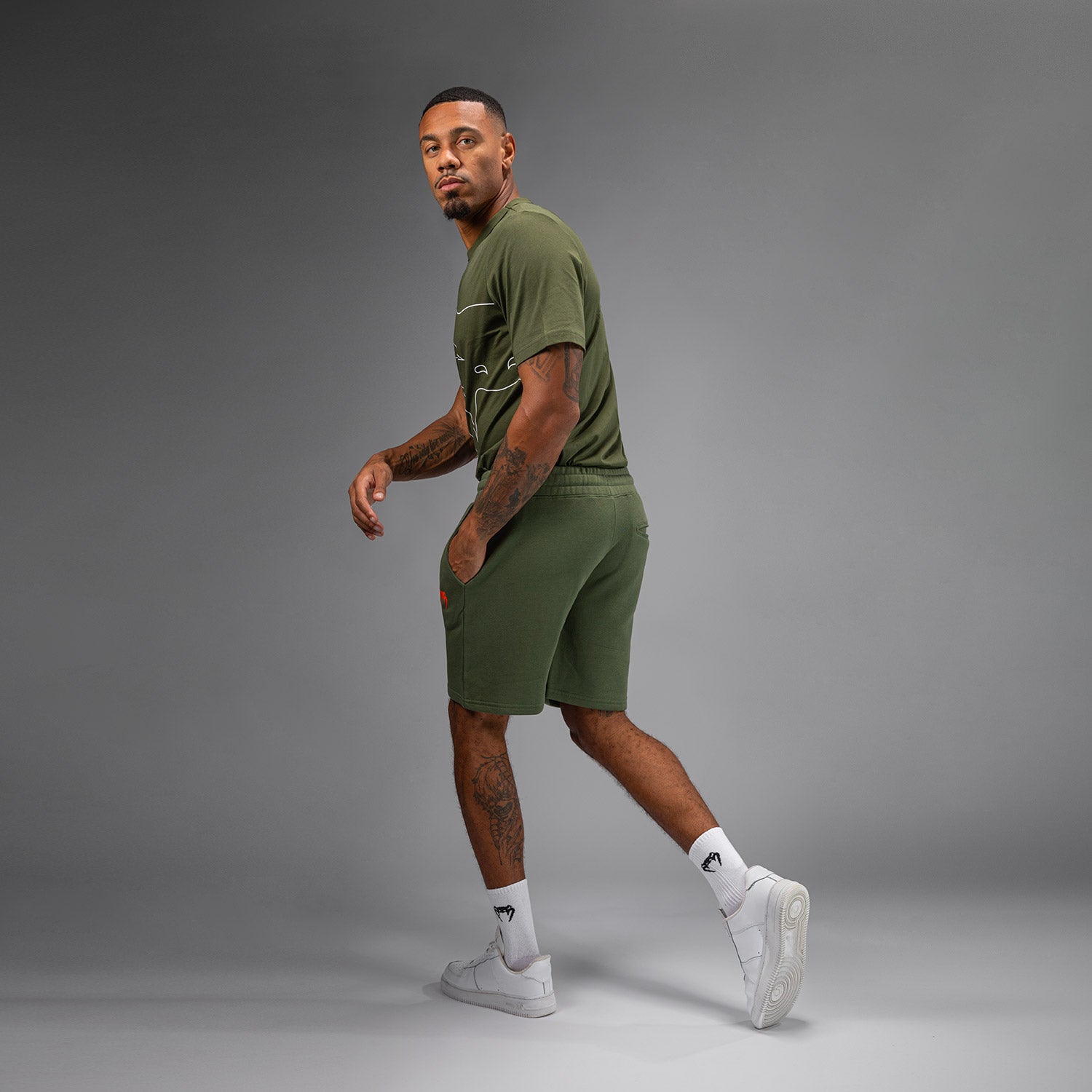 venum-classic-shorts-khaki-gr-n image 5
