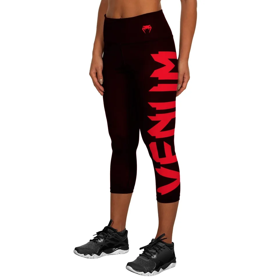 venum-giant-kurze-leggings-crops-schwarz-rot image 1
