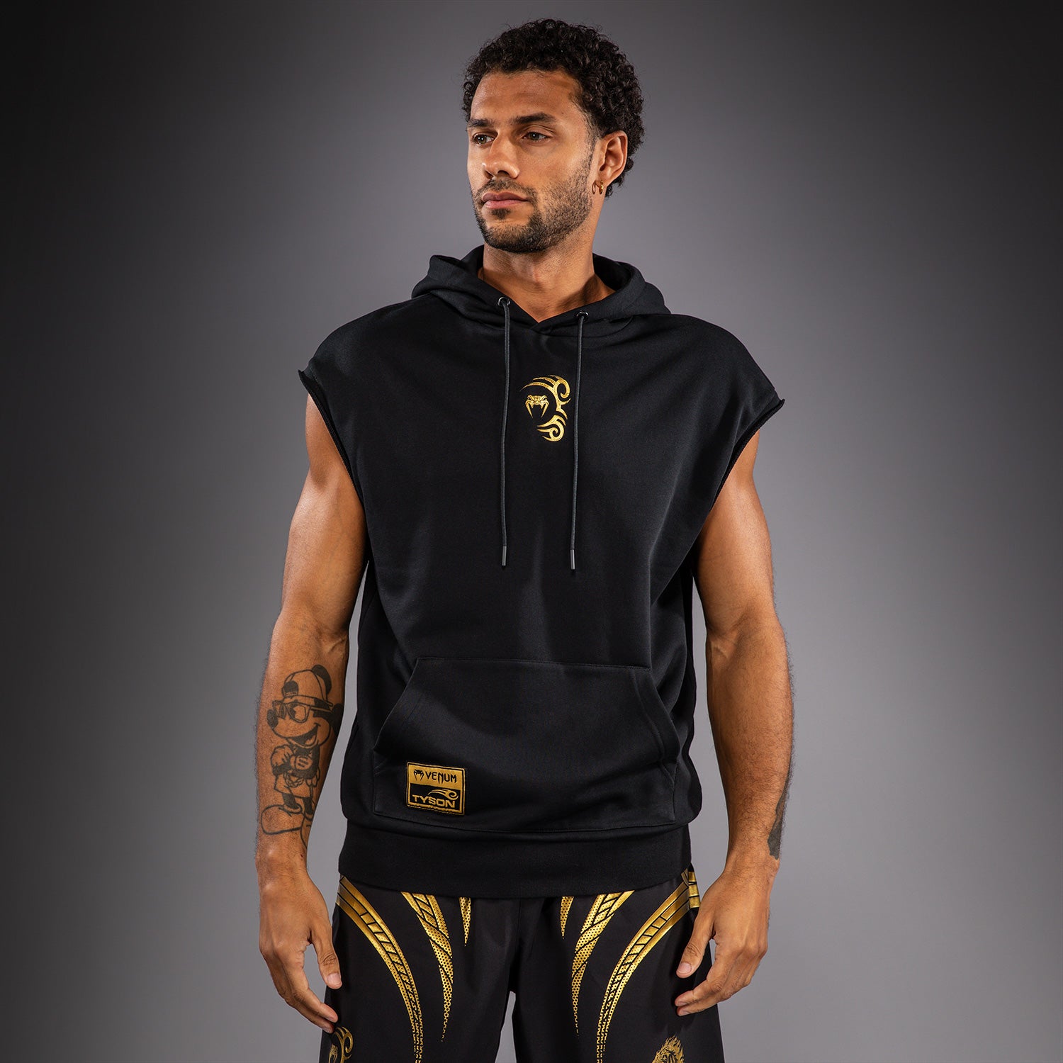venum-x-mike-tyson-tiger-rmelloser-kapuzenpullover-schwarz-gold image 1