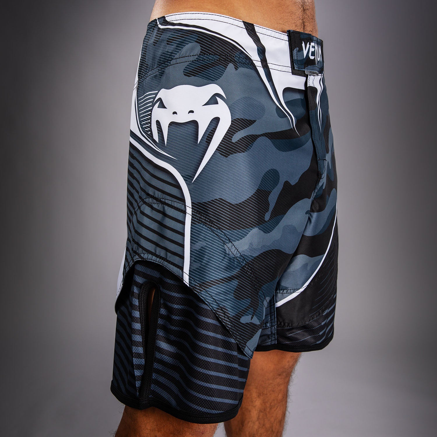venum-camo-hero-fightshorts-dunkelmarineblau-blau image 7