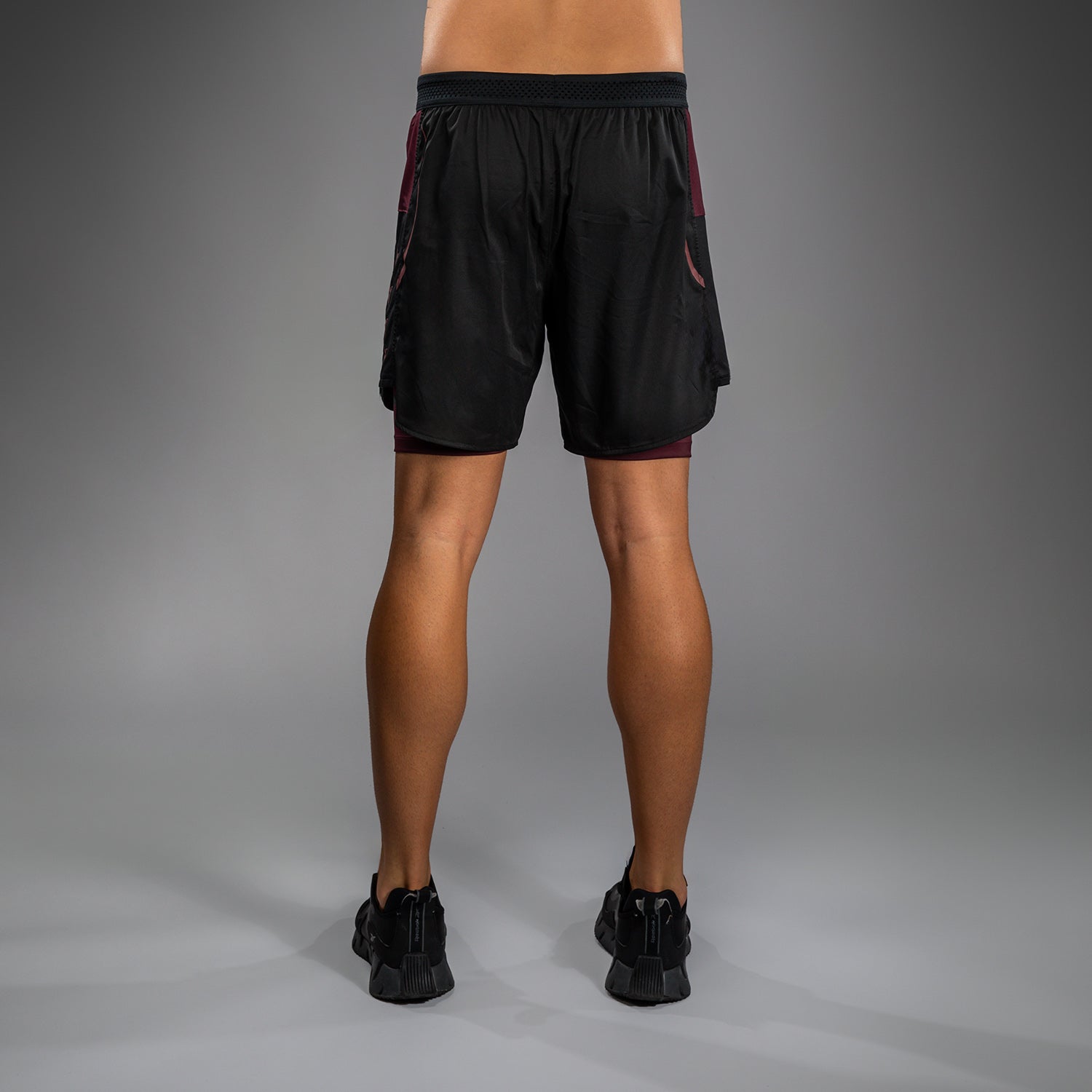 venum-x-assassin-s-creed-shadows-trainingsshorts-herren-burgunder-schwarz image 3