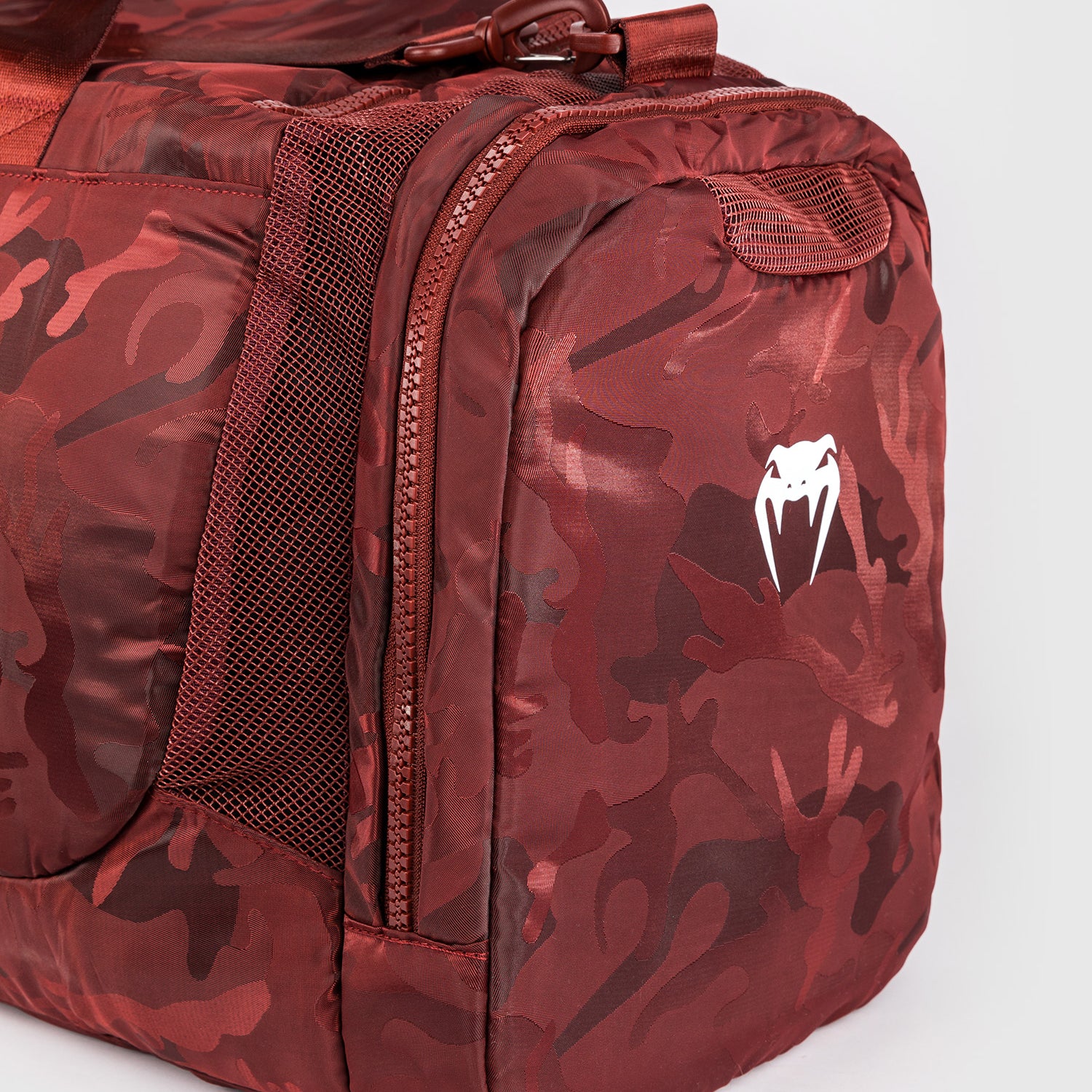 venum-trainer-lite-sporttasche-48l-camo-burgunder image 6