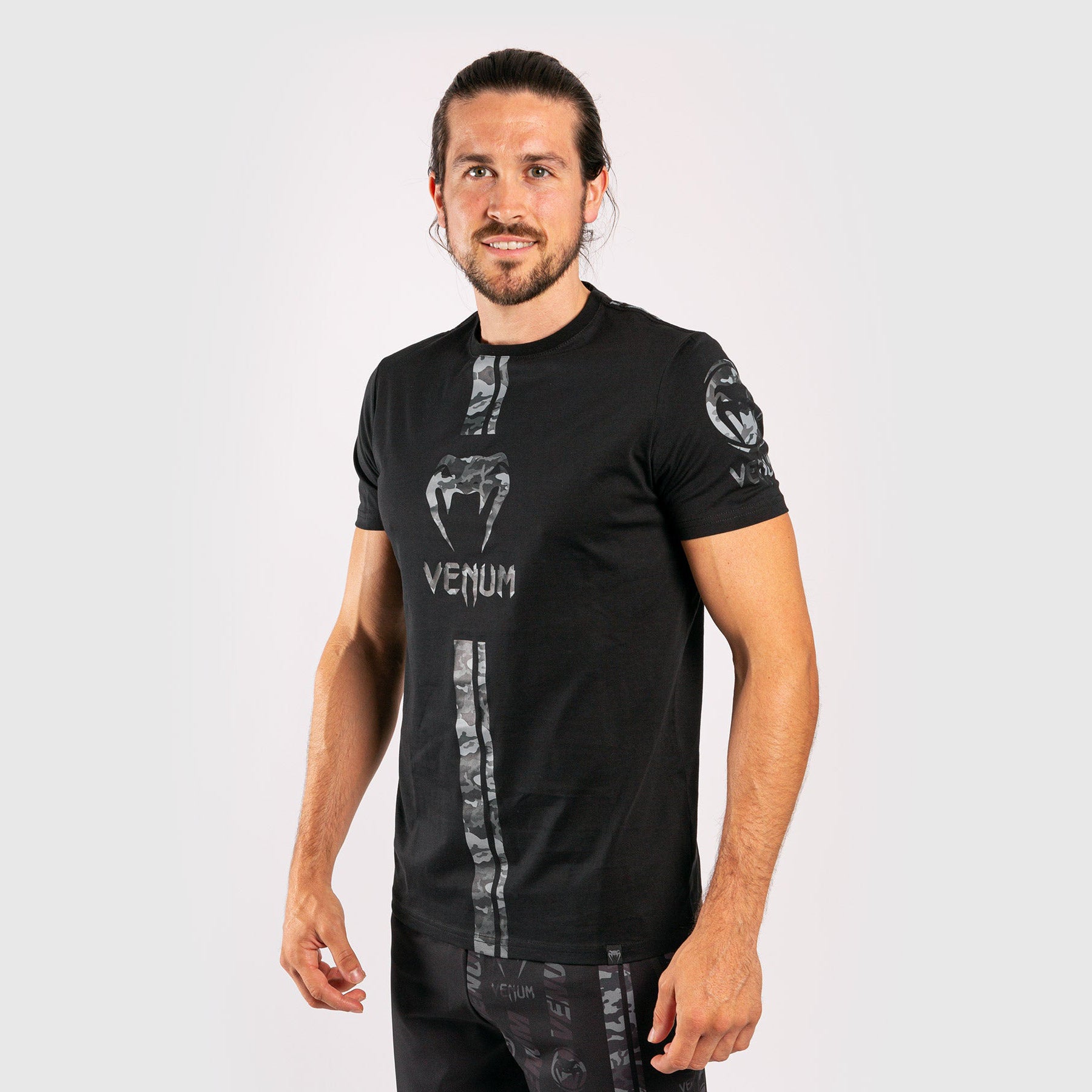 venum-logos-t-shirt-schwarz-urban-camo-herren image 1