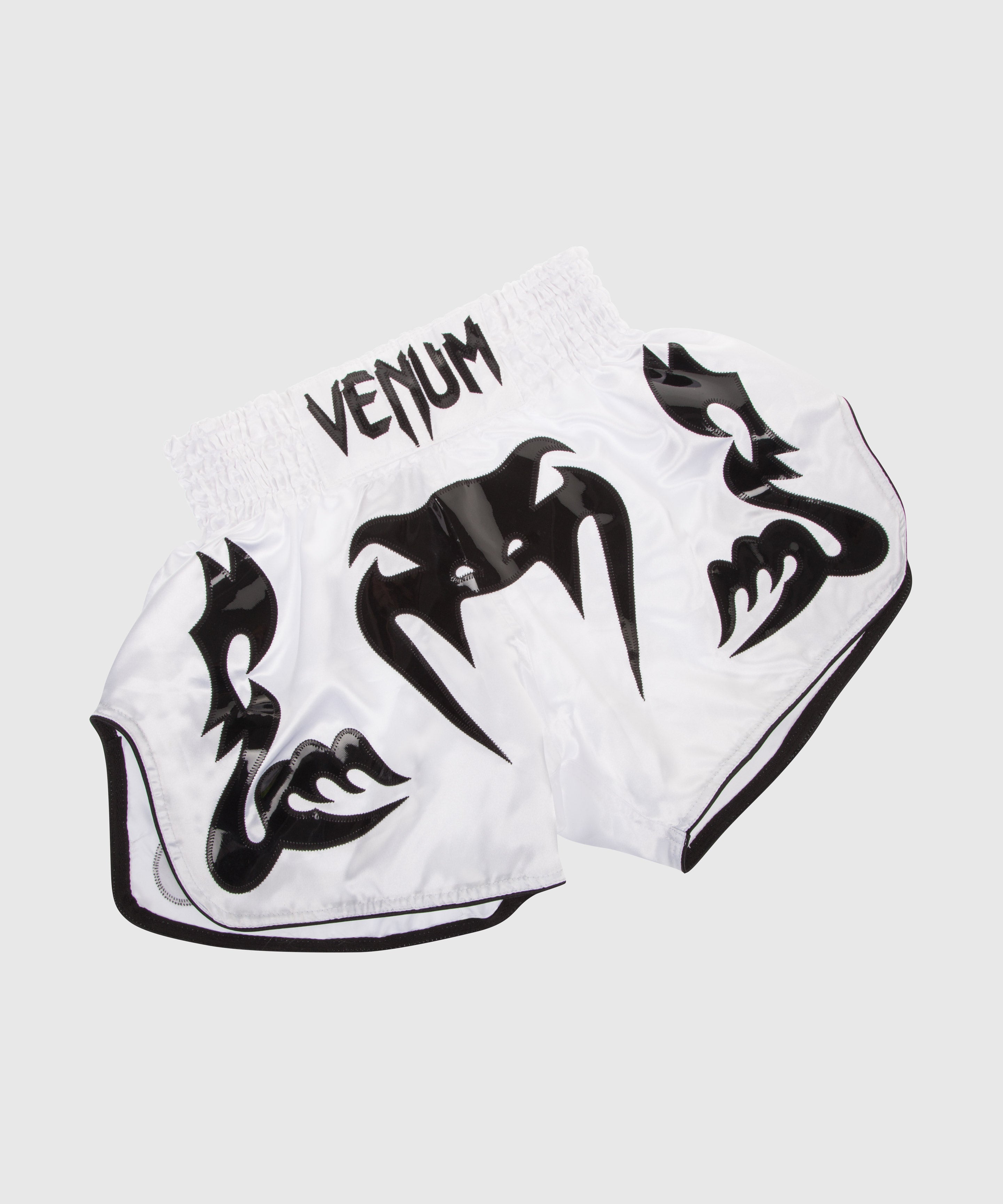 venum-bangkok-inferno-muay-thai-shorts-ice-schwarz image 1