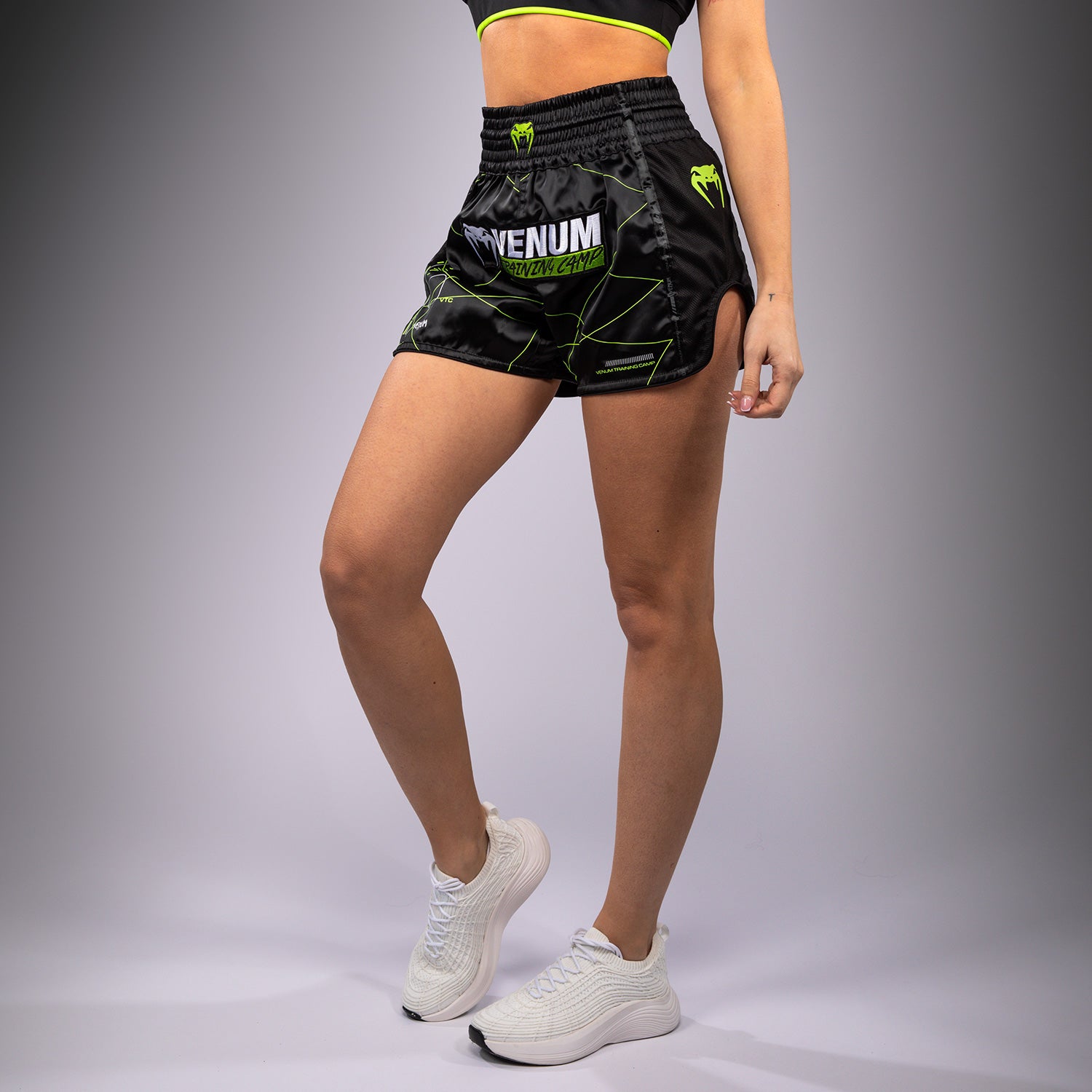 venum-training-camp-4-0-muay-thai-shorts-damen-schwarz-neongr-n image 2