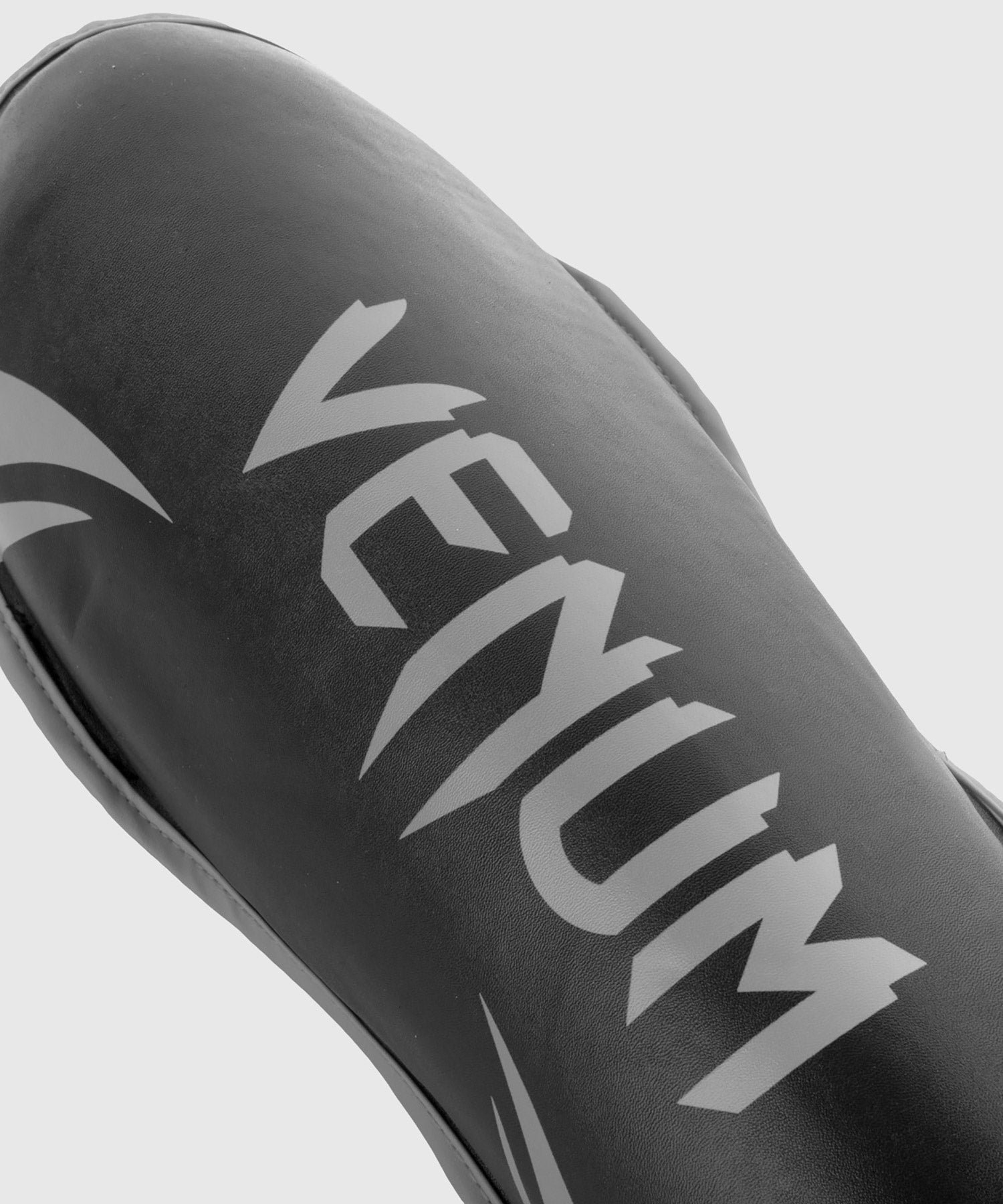 venum-challenger-schienbeinsch-tzer-schwarz-grau image 2